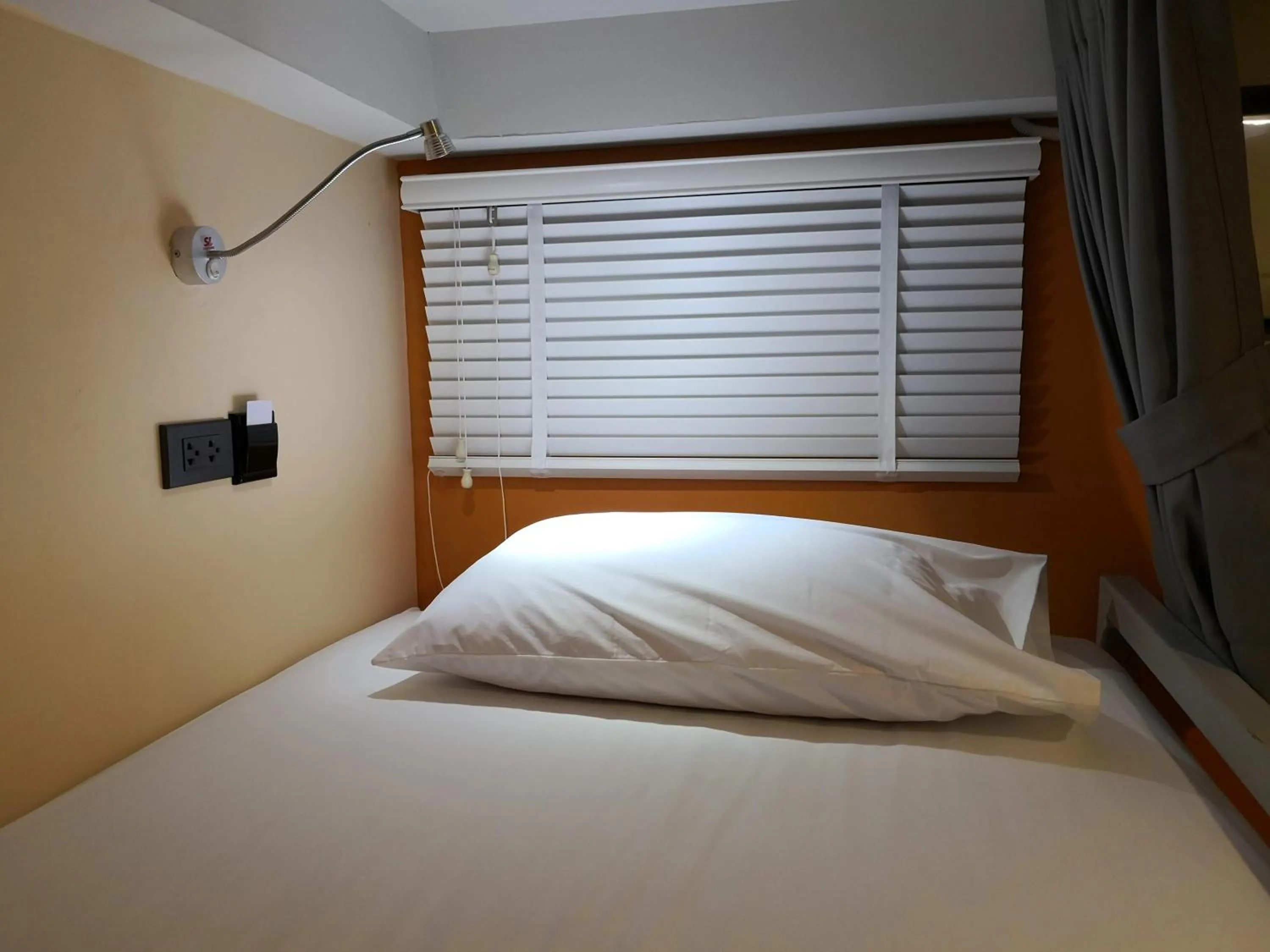 Bed in Asleep by Lantana