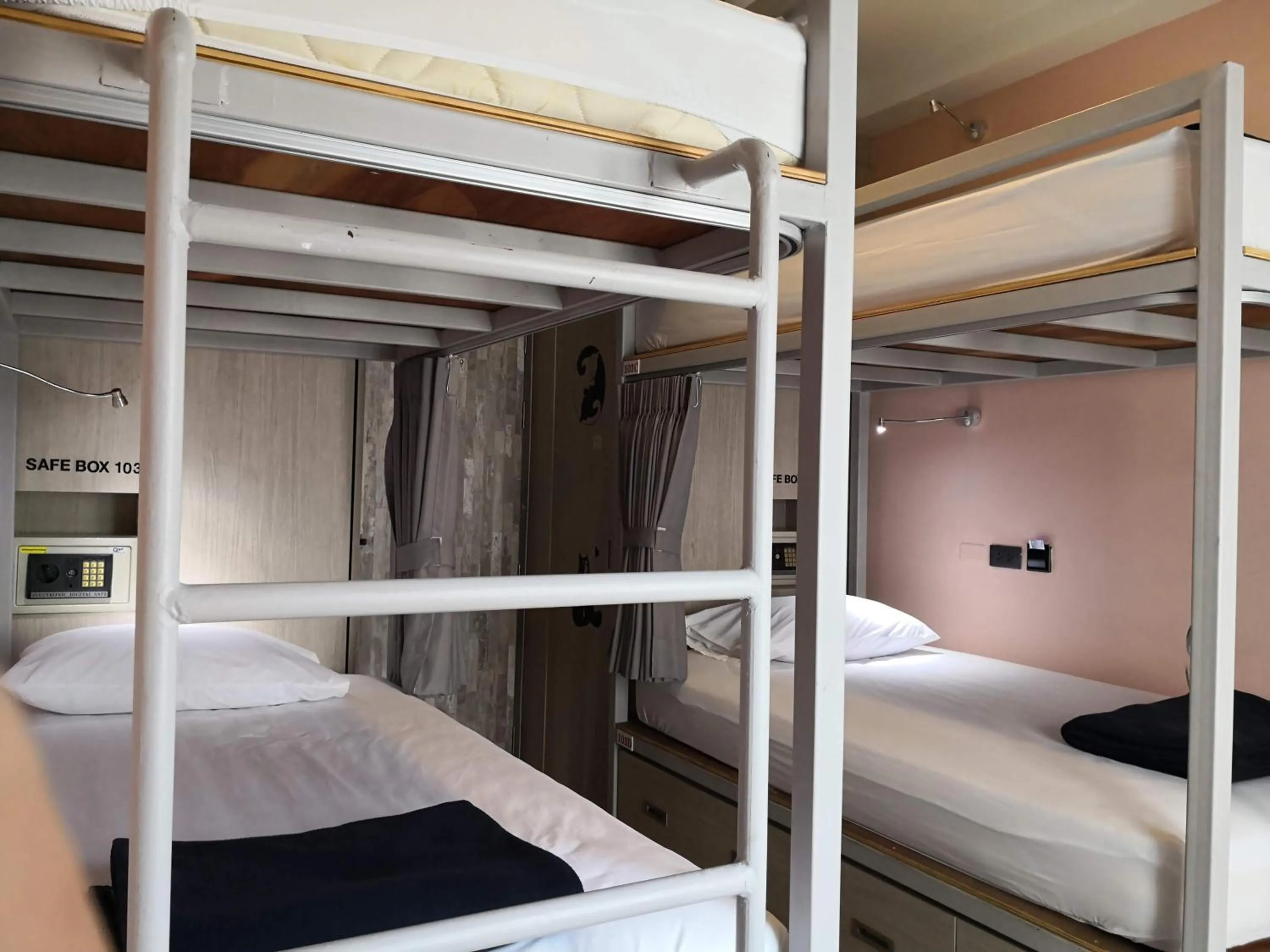 Bedroom, Bed in Asleep by Lantana