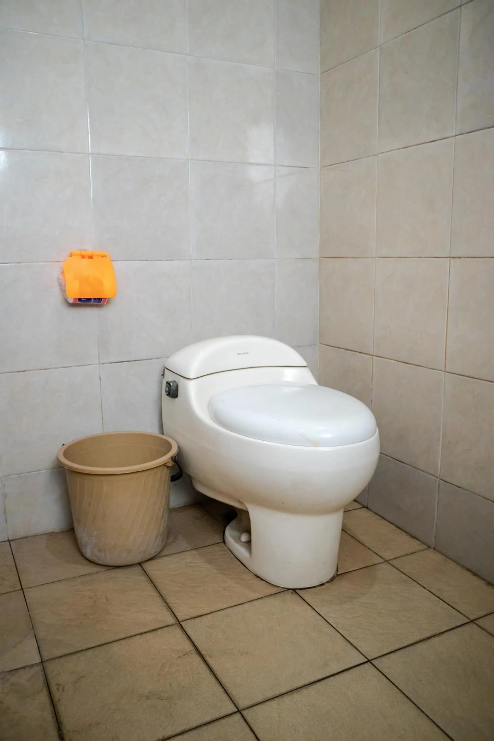 Toilet in Cemara Indah Hotel