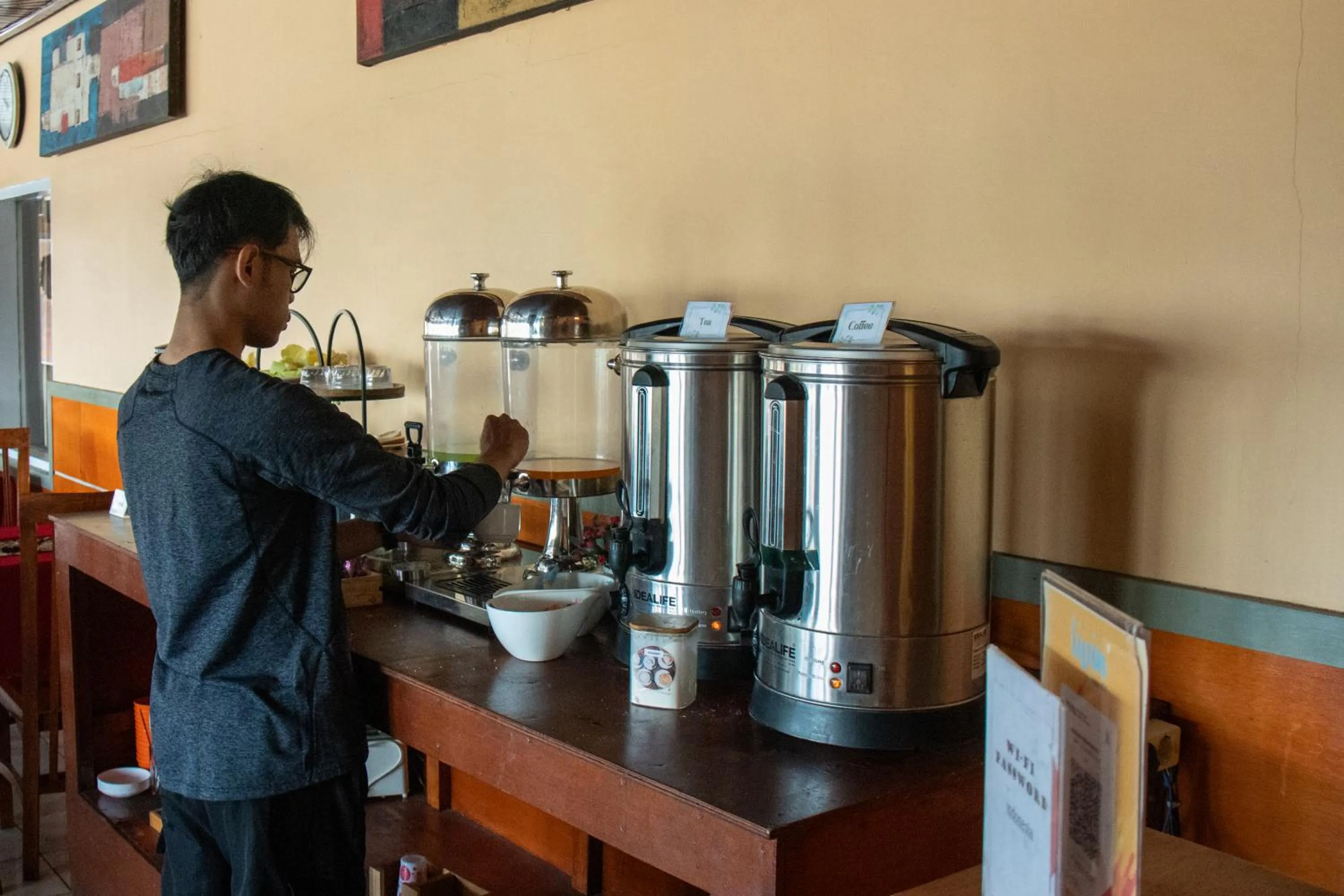 Restaurant/places to eat in Cemara Indah Hotel