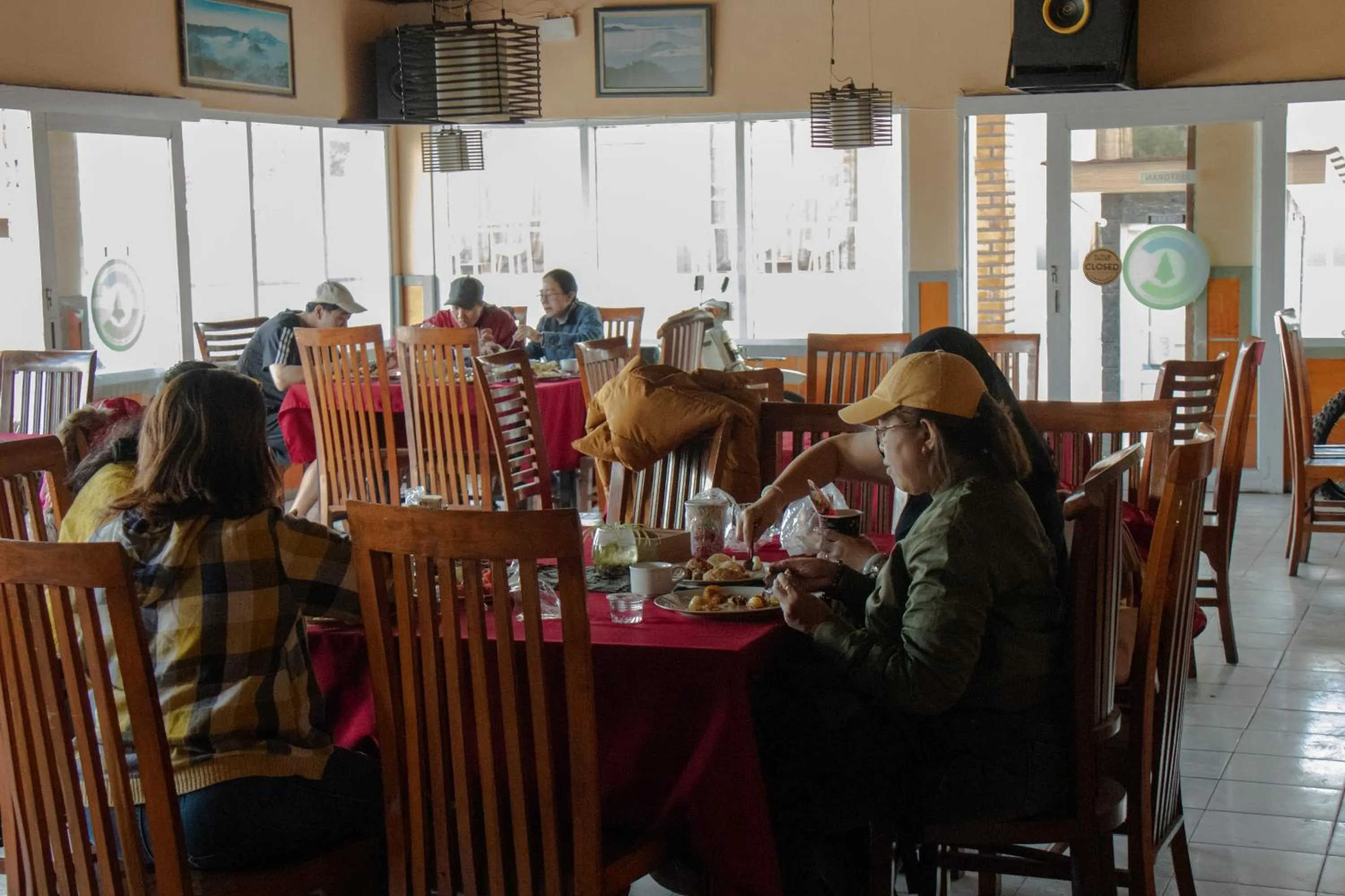 Restaurant/places to eat in Cemara Indah Hotel