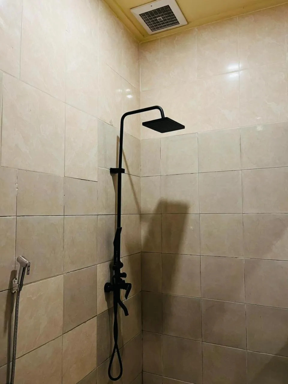 Shower in Cemara Indah Hotel