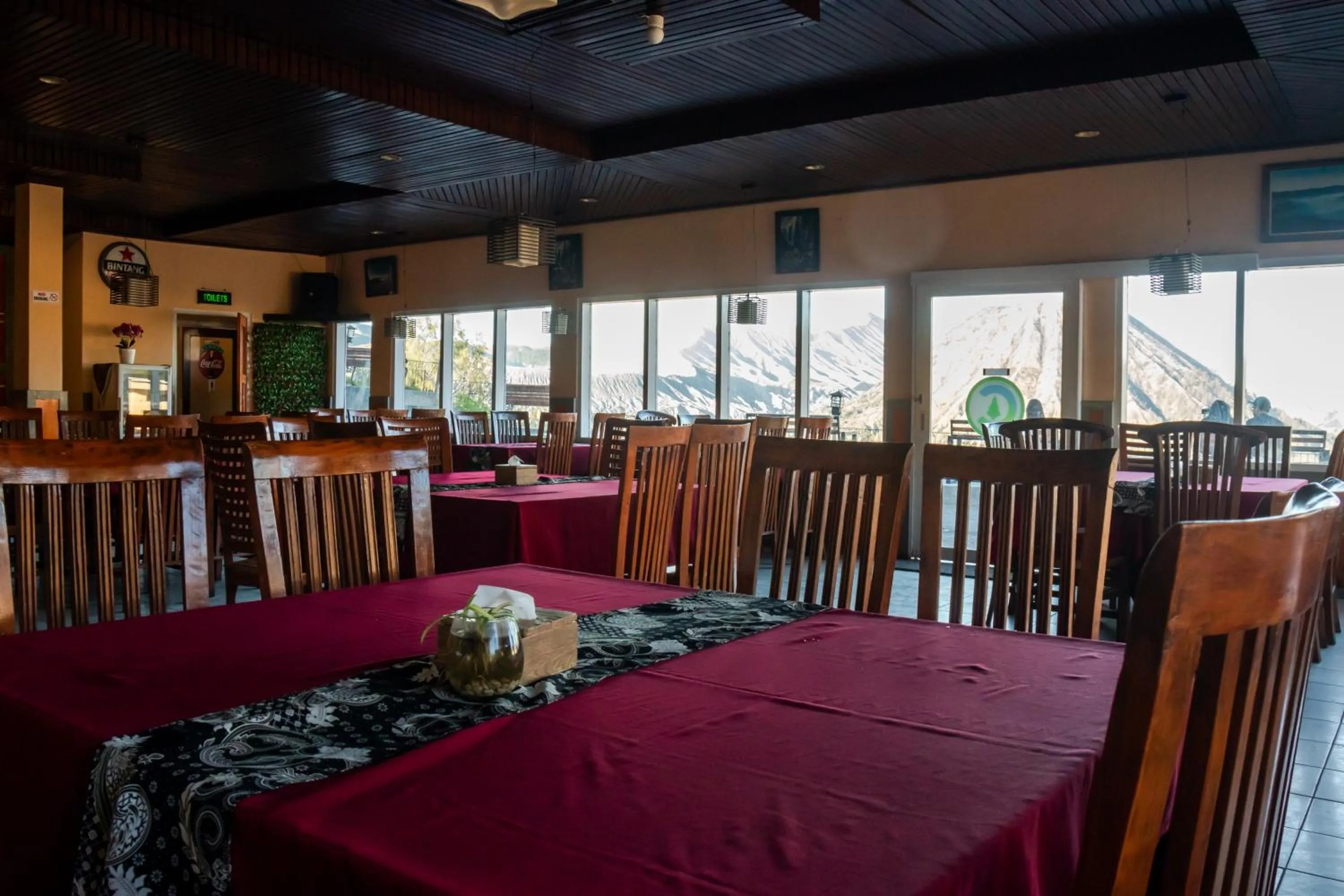 Restaurant/places to eat in Cemara Indah Hotel