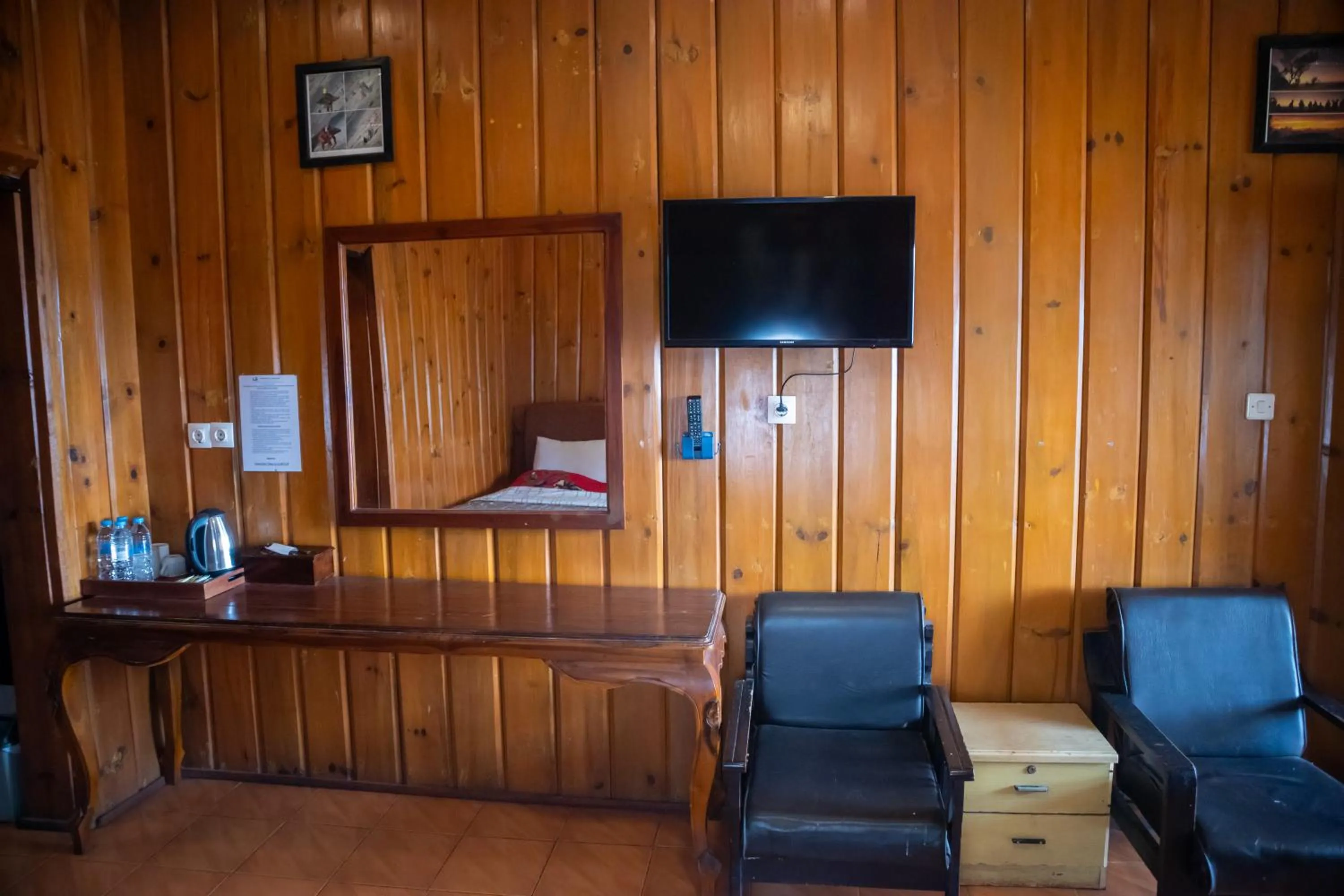 TV and multimedia in Cemara Indah Hotel