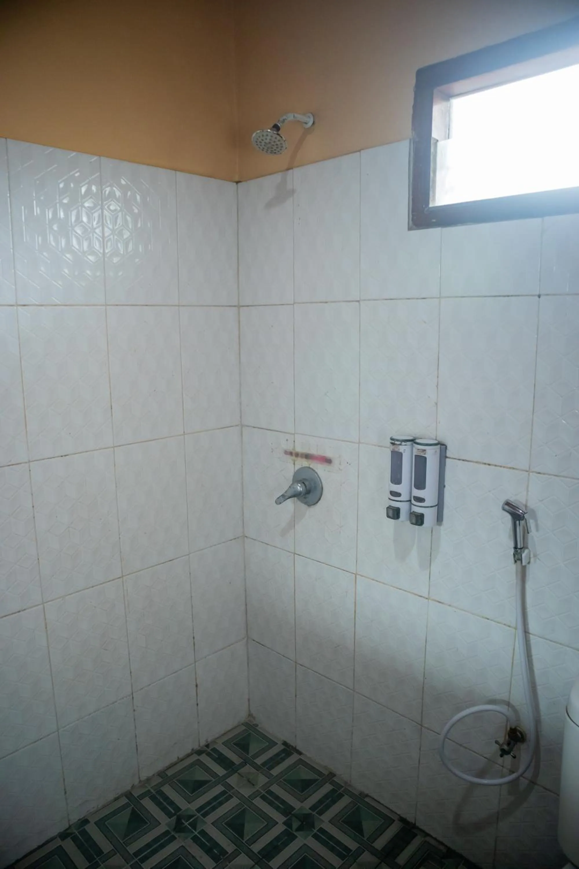 Shower in Cemara Indah Hotel