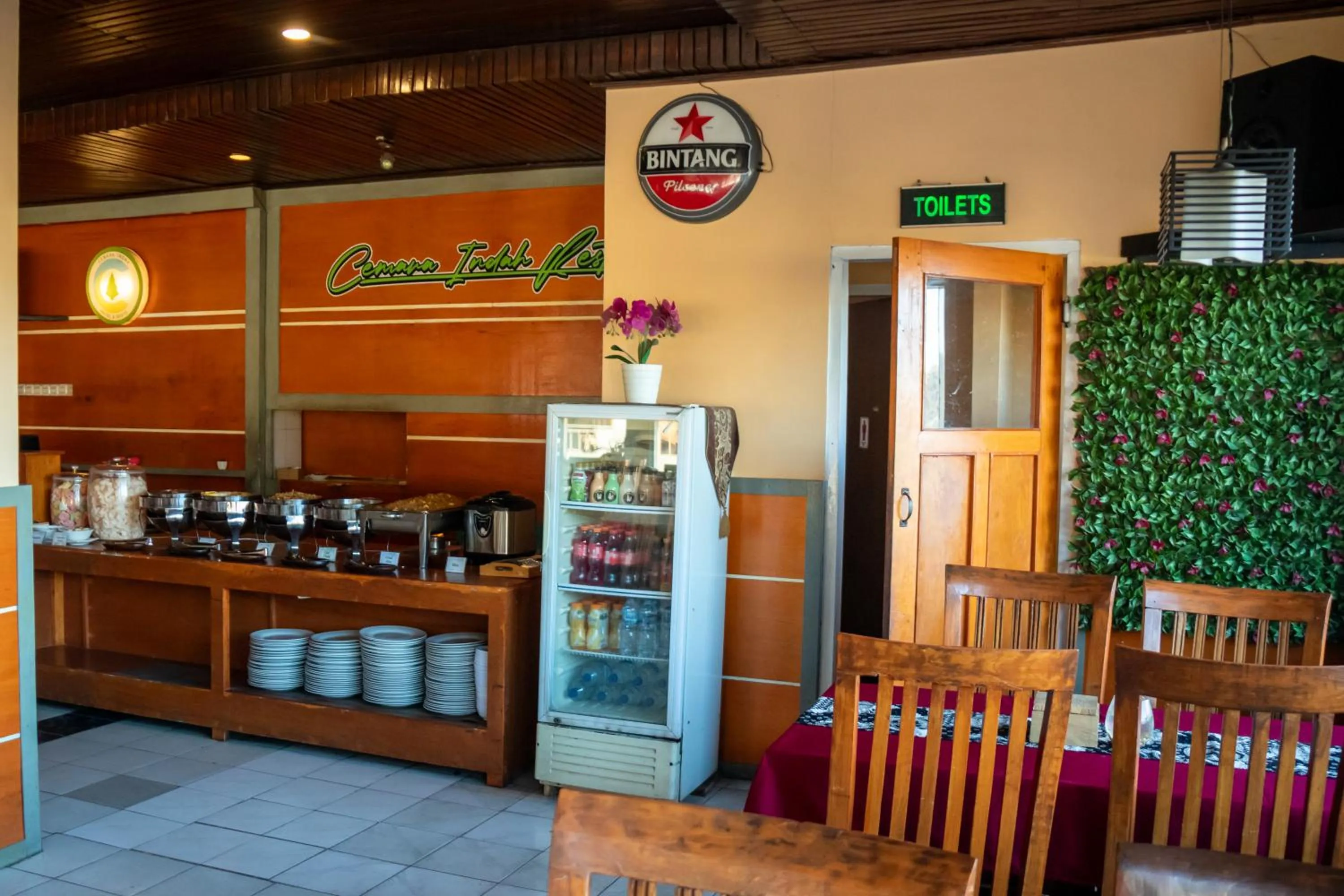 Toilet in Cemara Indah Hotel