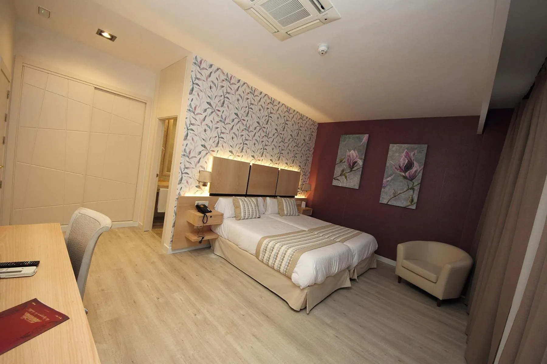 Photo of the whole room, Bed in Hotel Château Viñasoro