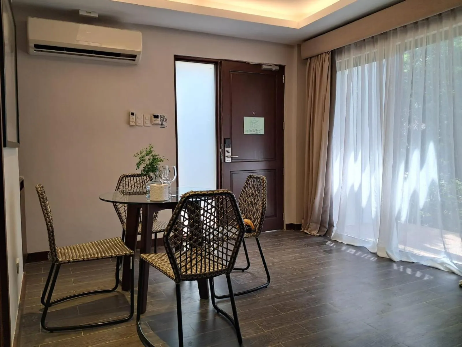 Dining area in Bacau Bay Resort Coron