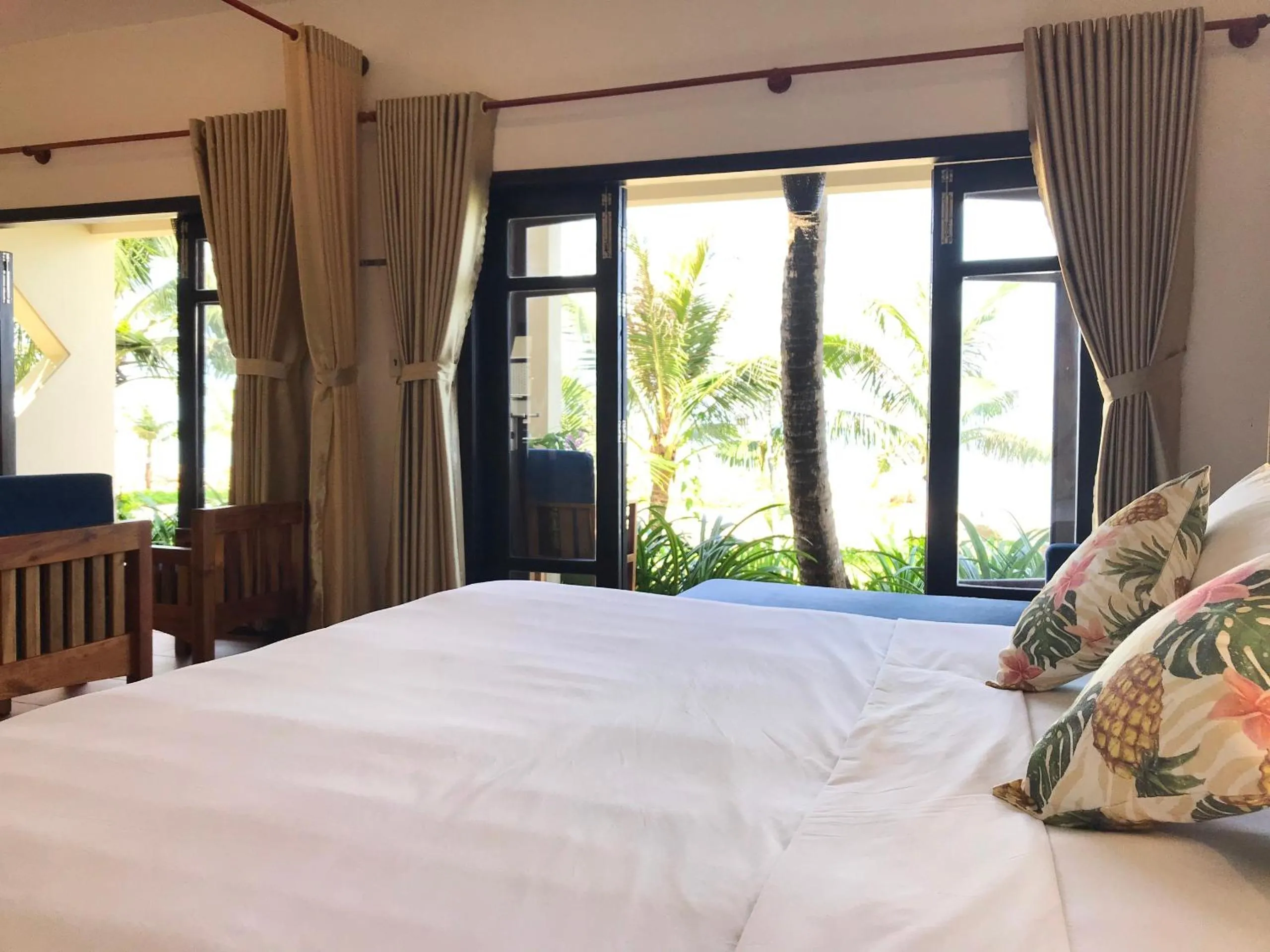 Bed in Phu Quoc Dumbo Bungalow