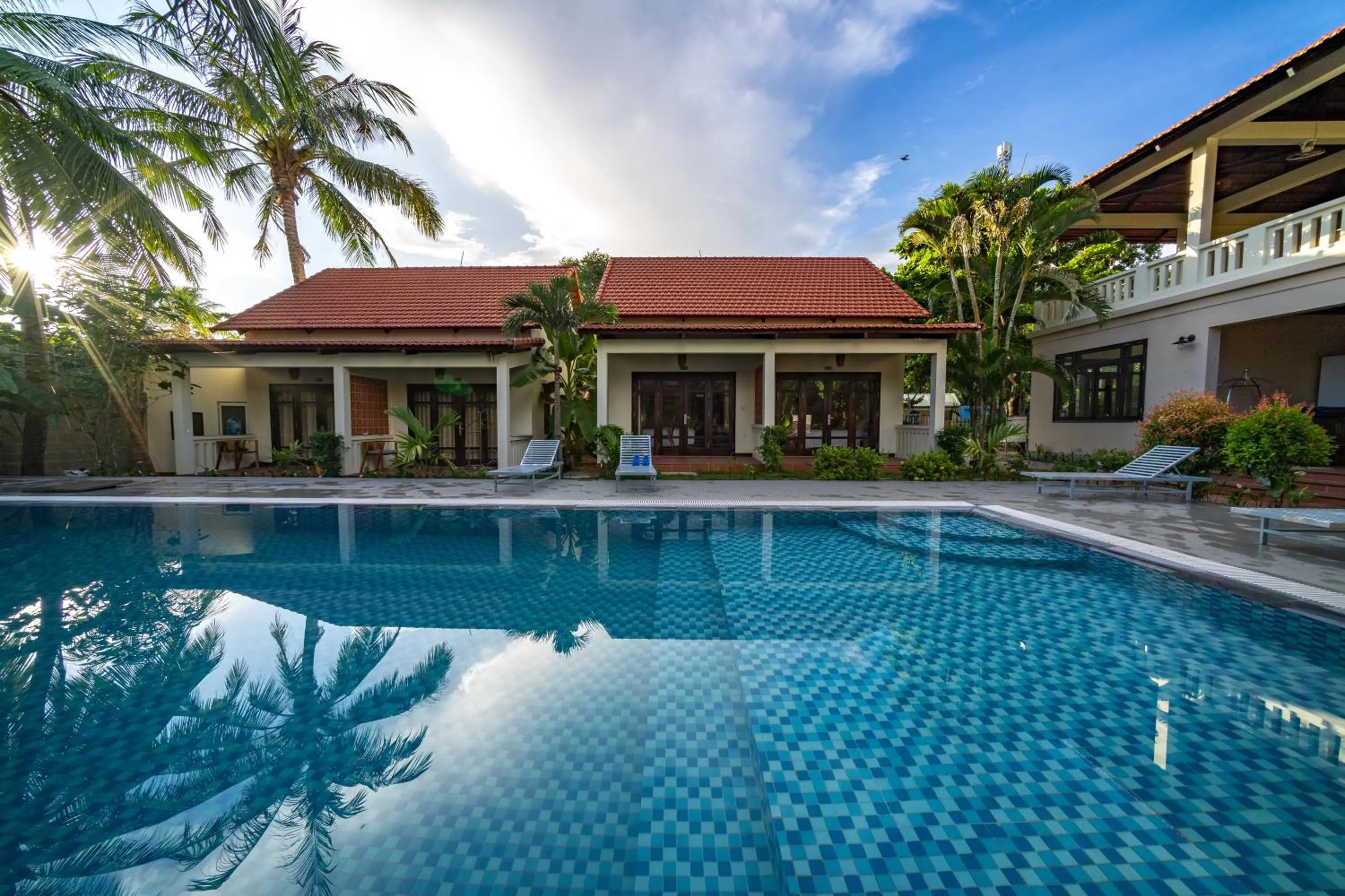 Swimming pool in Phu Quoc Dumbo Bungalow