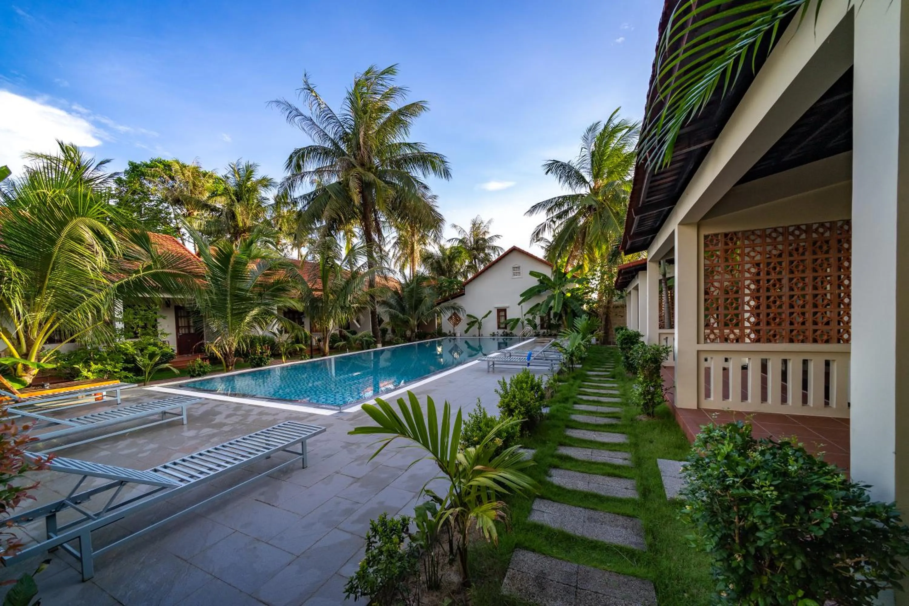 Swimming pool in Phu Quoc Dumbo Bungalow