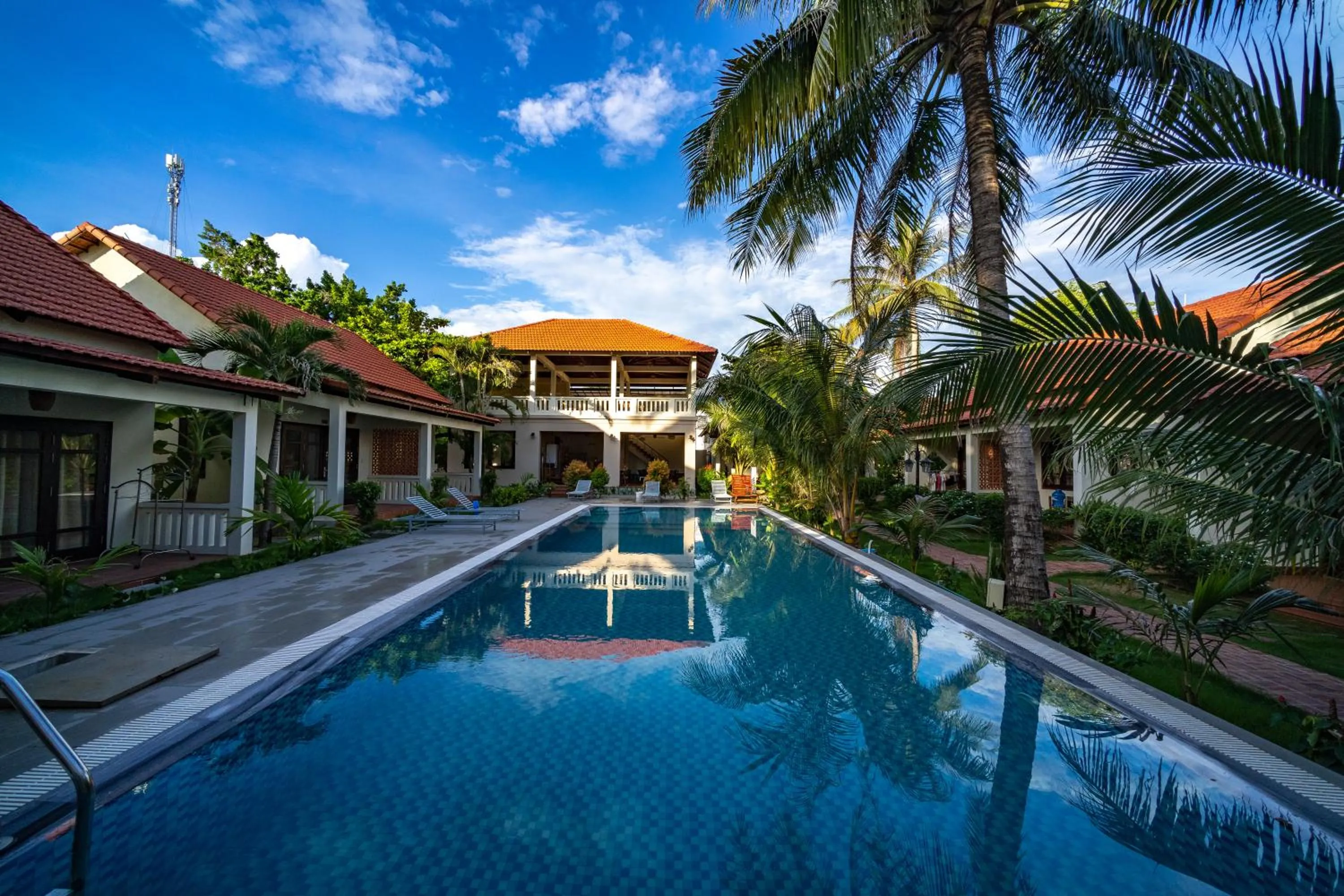 Swimming pool in Phu Quoc Dumbo Bungalow