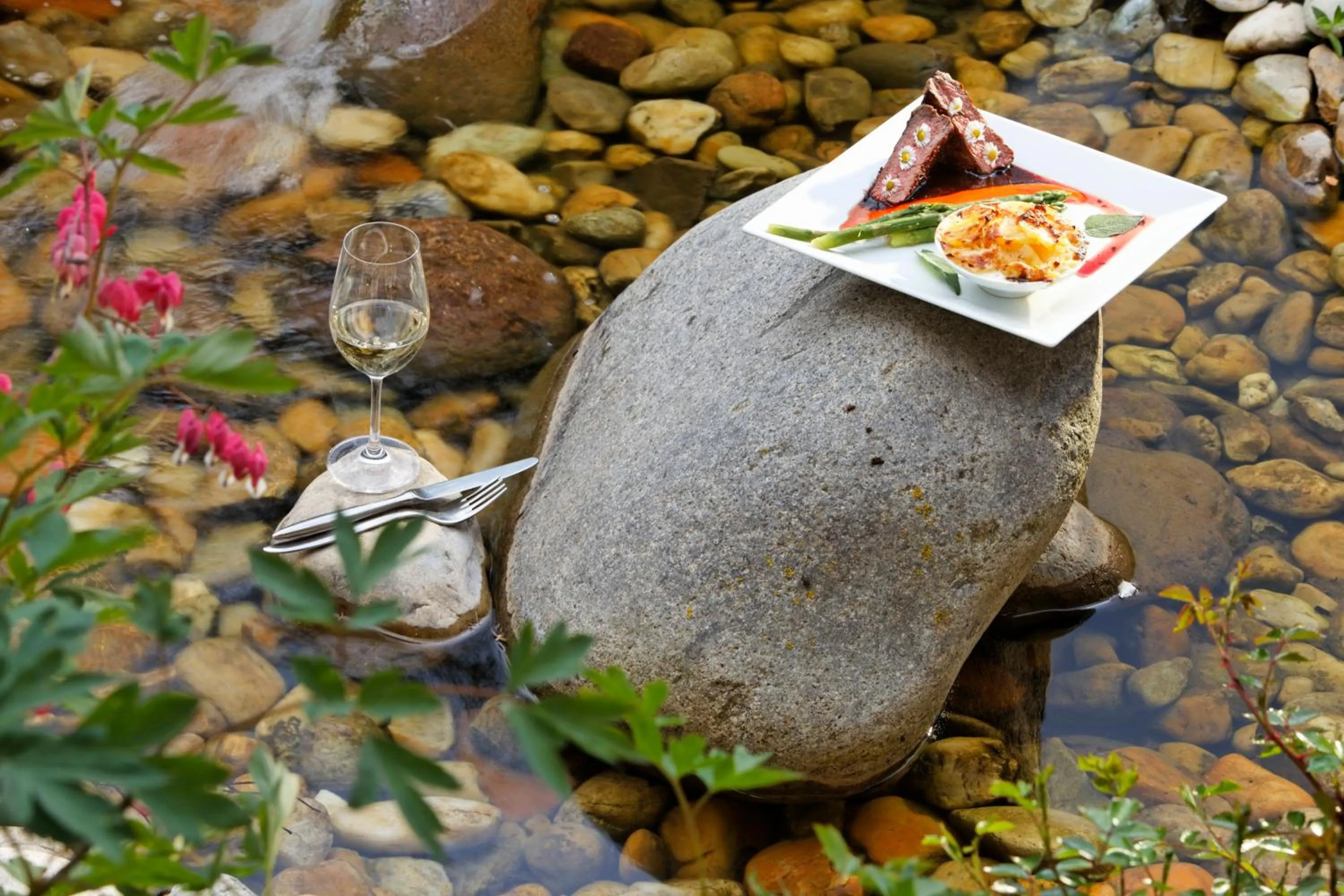 Food and drinks in Malerwinkl Restaurant + Kunsthotel