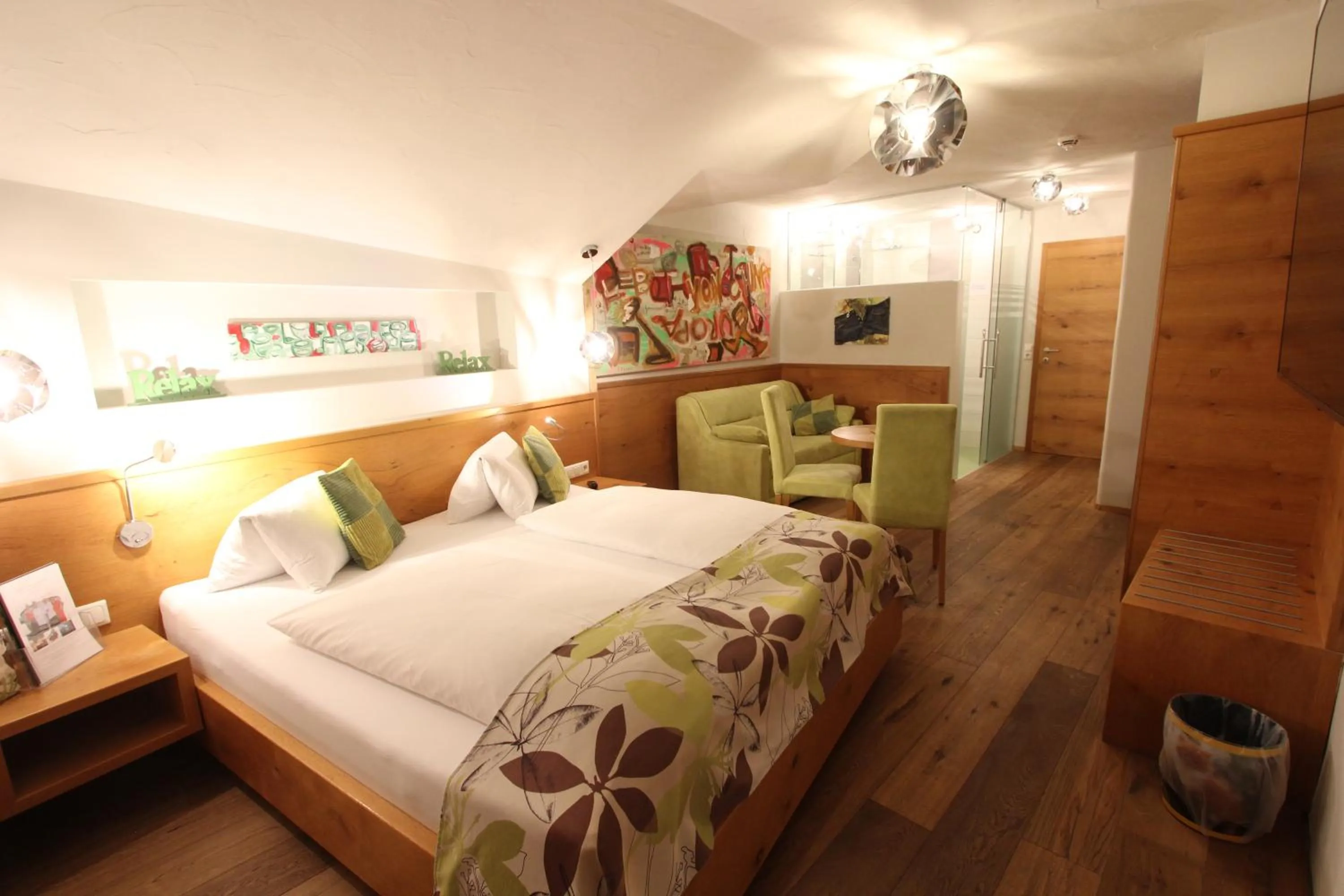 Photo of the whole room in Malerwinkl Restaurant + Kunsthotel