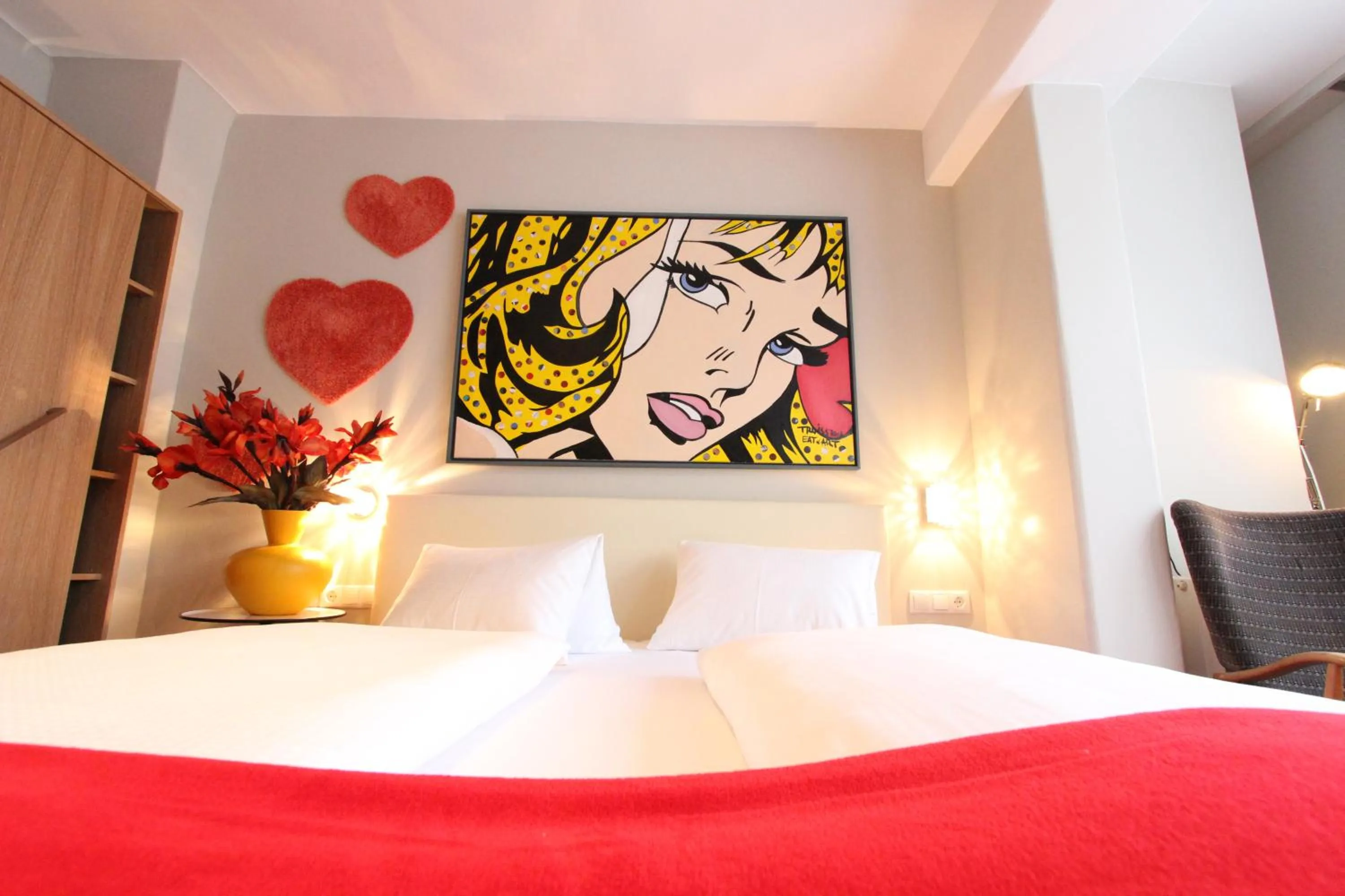 Photo of the whole room in Malerwinkl Restaurant + Kunsthotel