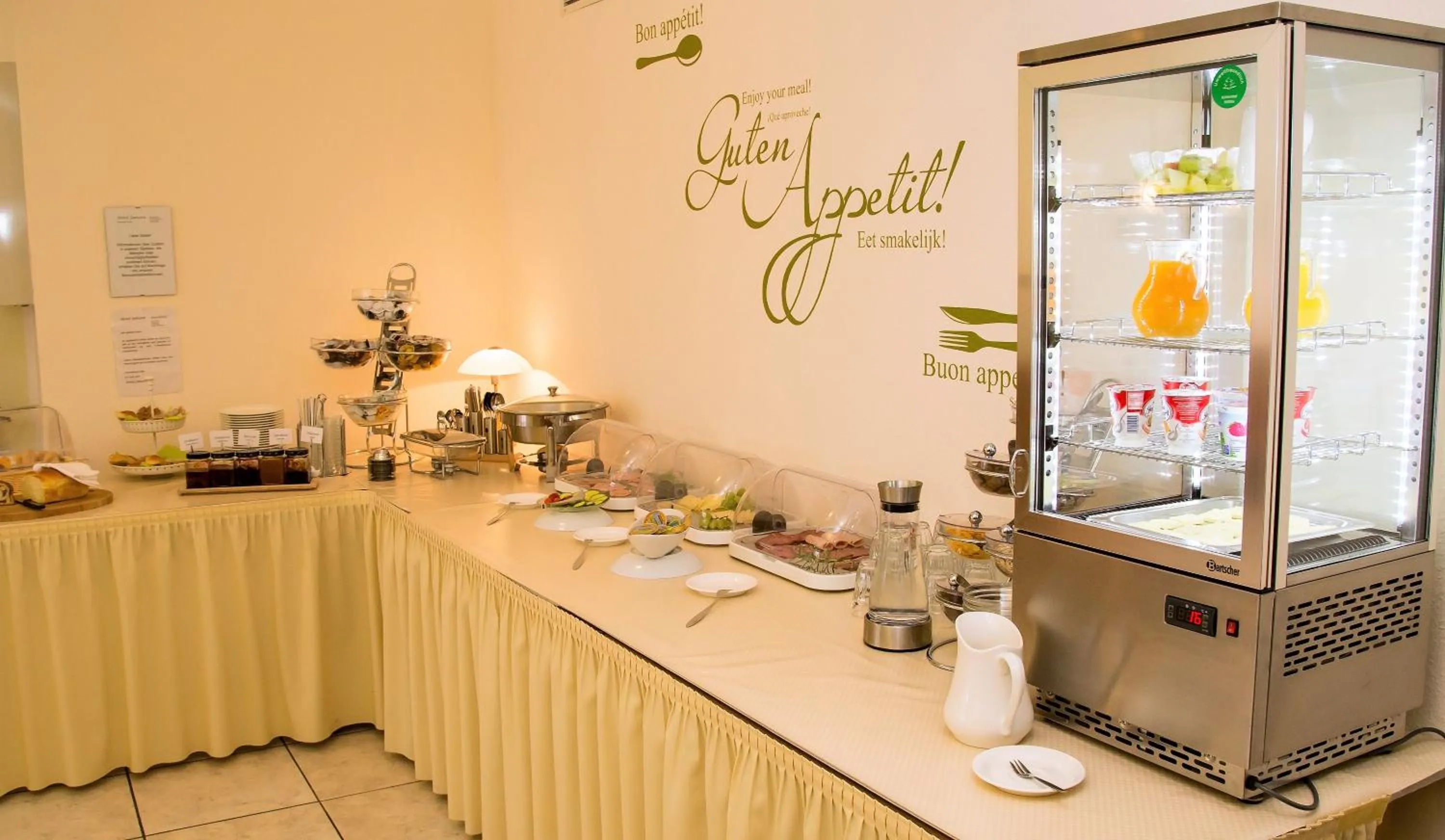 Breakfast in Hotel Janssen