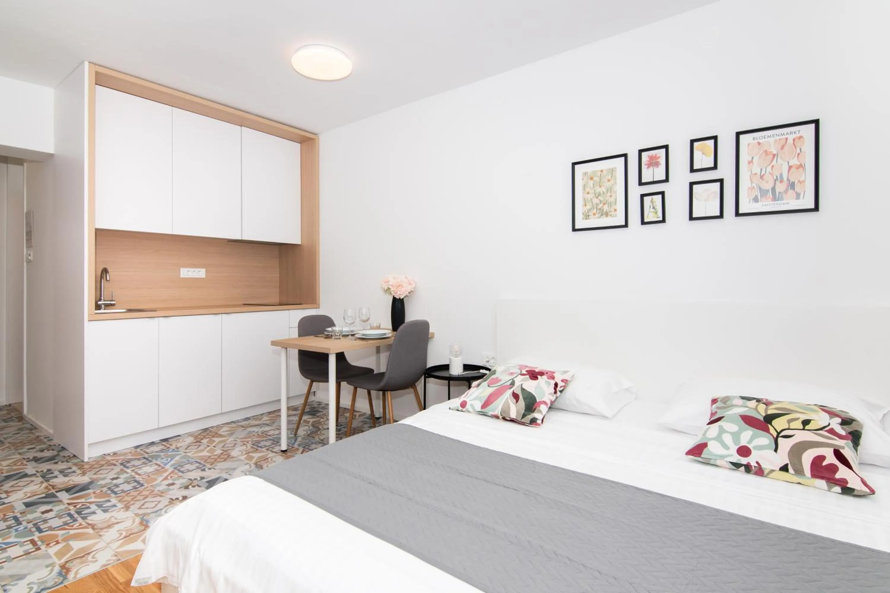 Kitchen or kitchenette, Bed in Forgotten Garden Apartments Portoroz