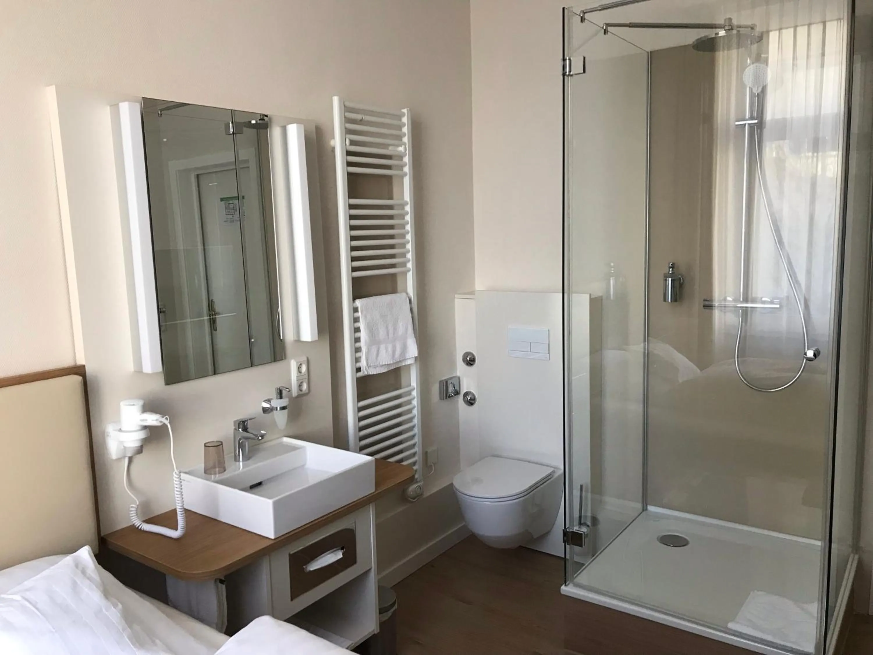 Bathroom in Stüttgens Hotel