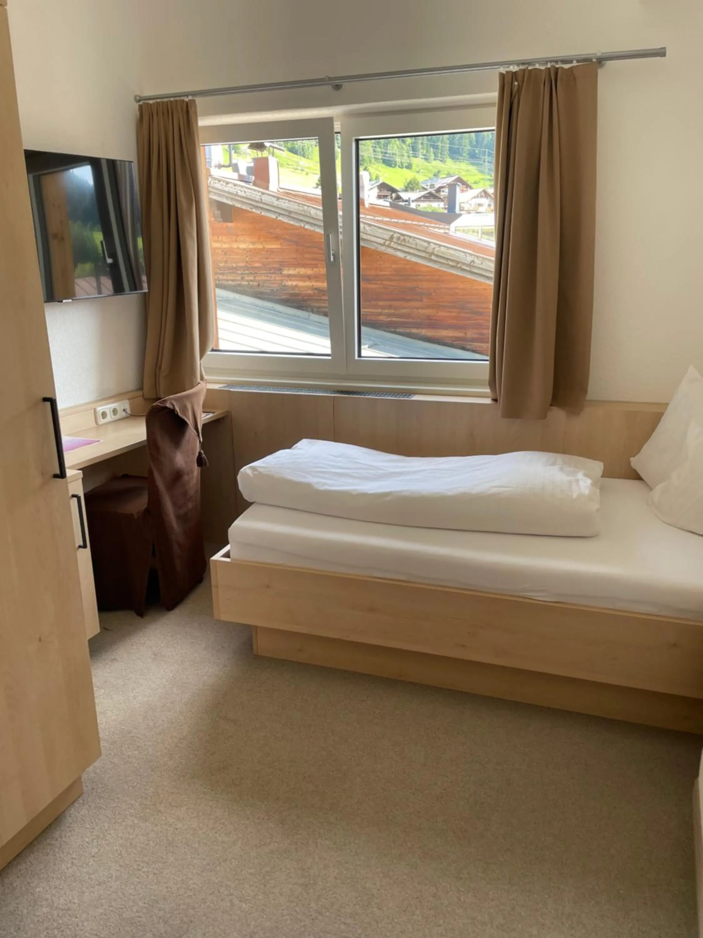 Photo of the whole room, Bed in Hotel Grieserin