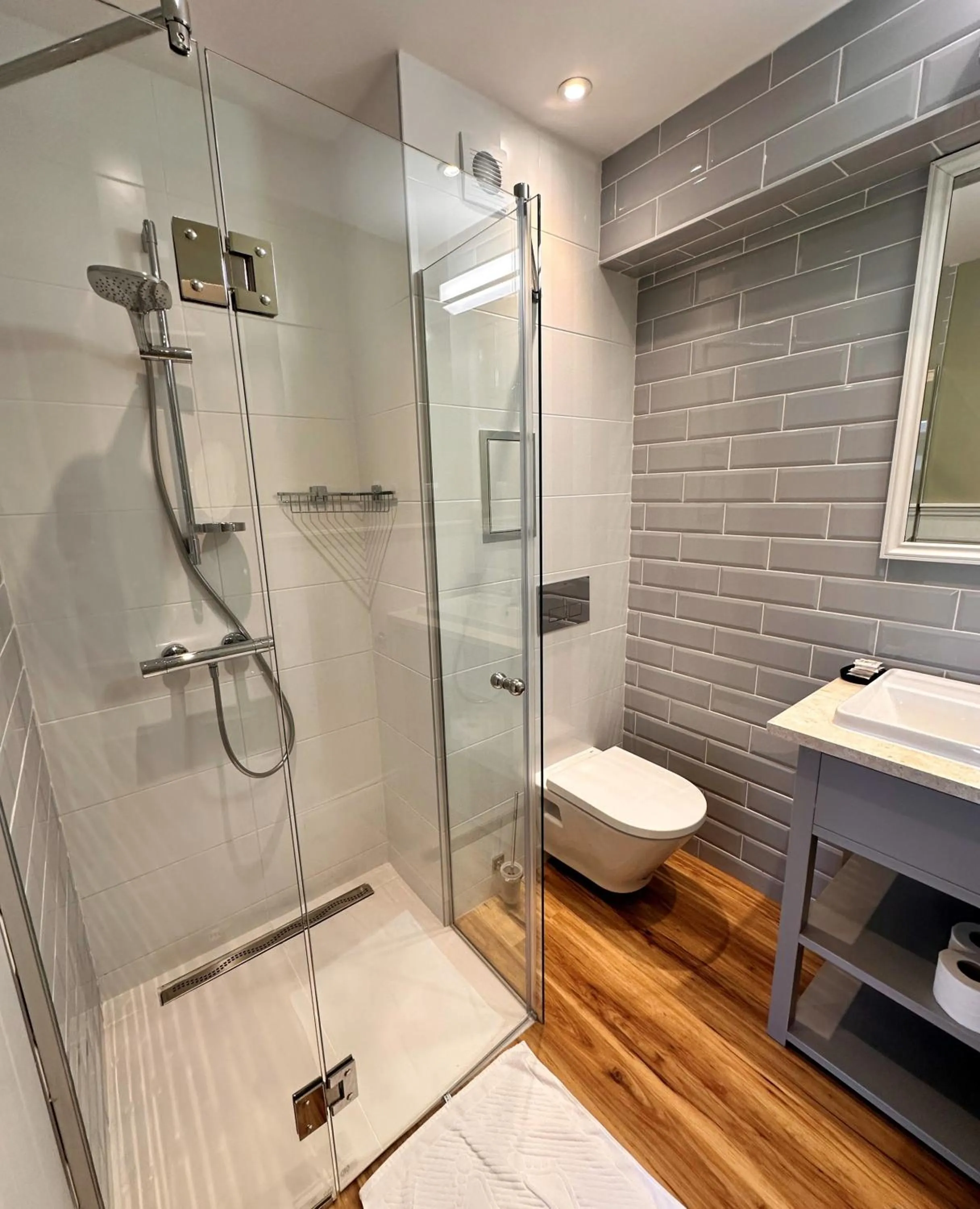 Shower in Predela 2 Aparthotel