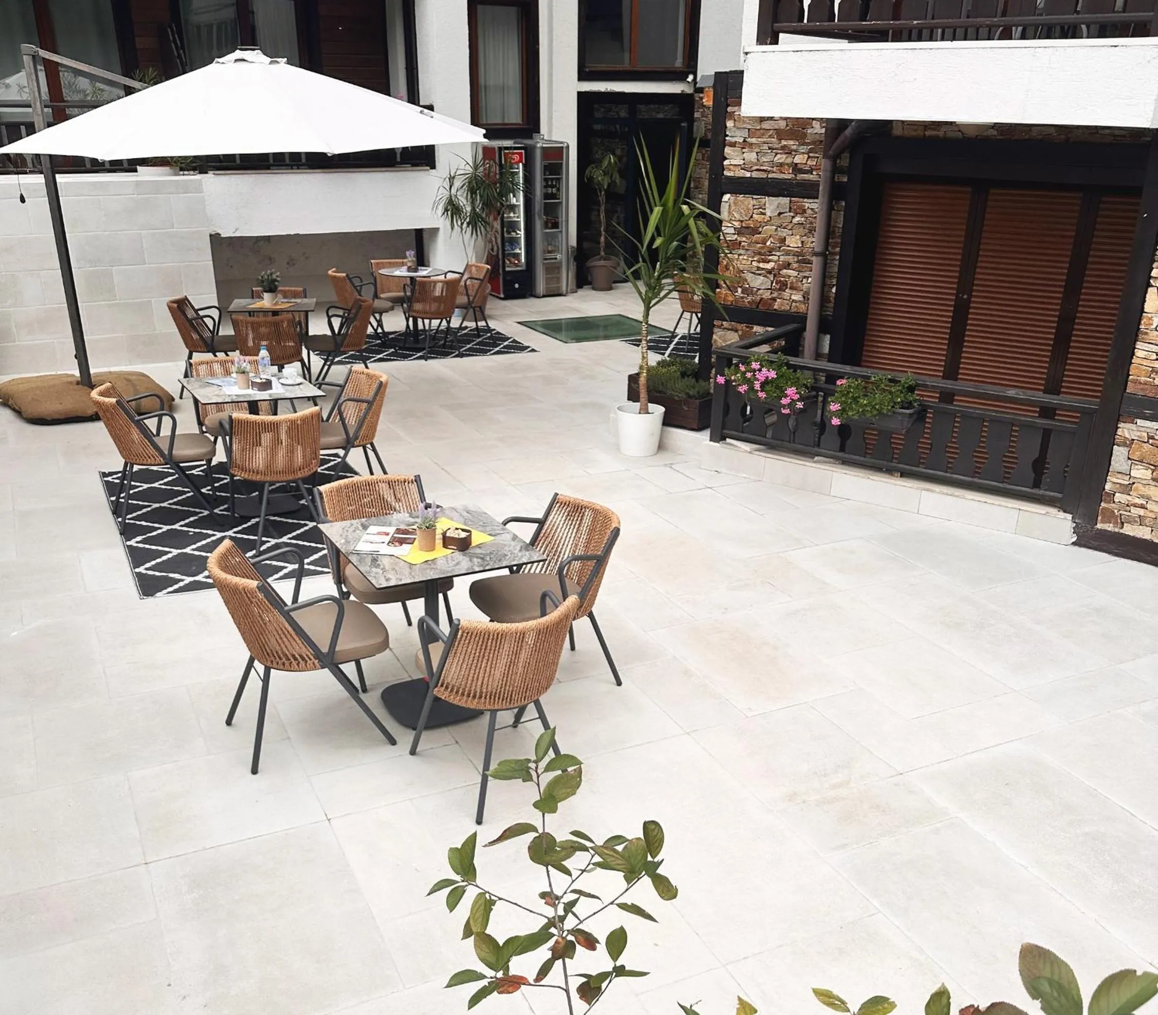 Patio in Predela 2 Aparthotel