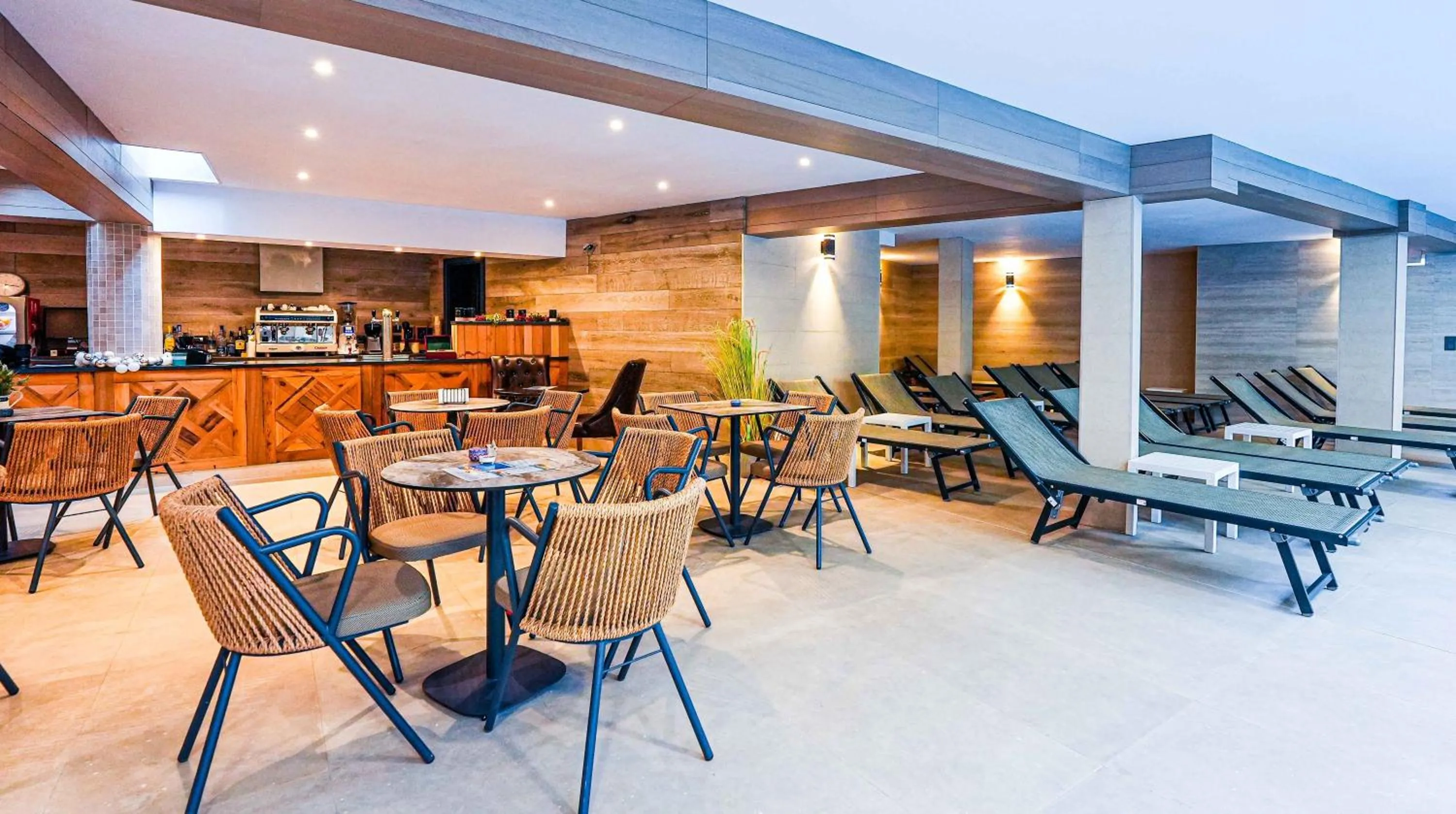 Lounge or bar in Predela 2 Aparthotel