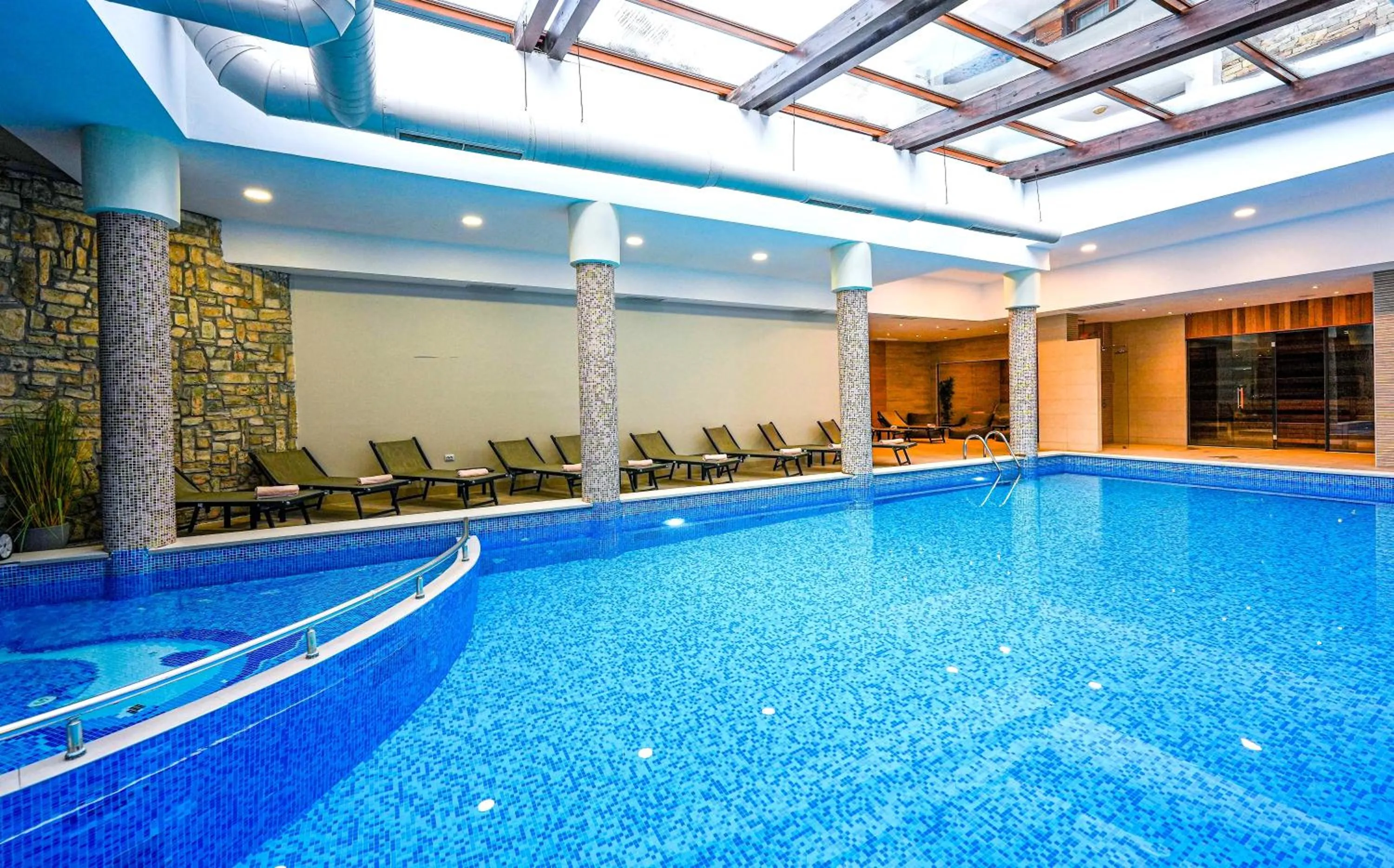 Pool view in Predela 2 Aparthotel