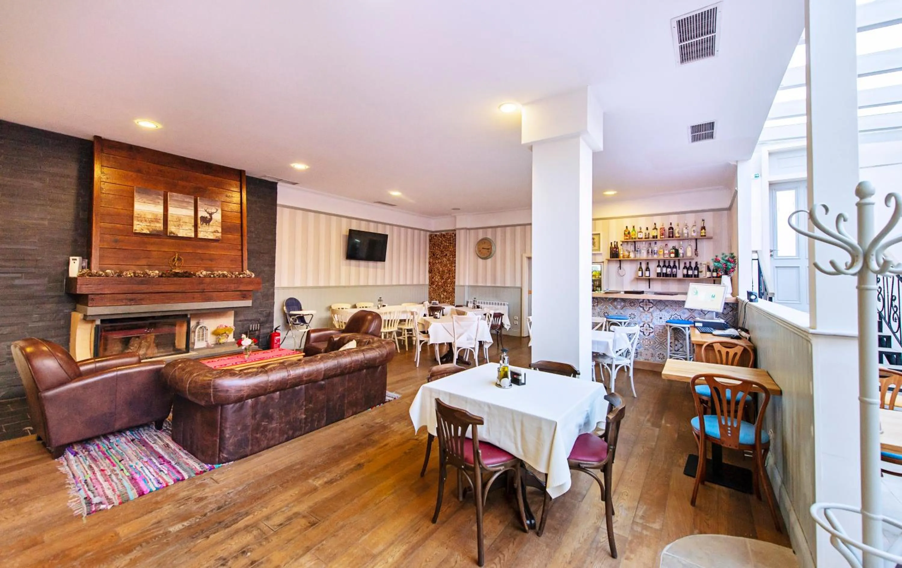 Restaurant/places to eat in Predela 2 Aparthotel