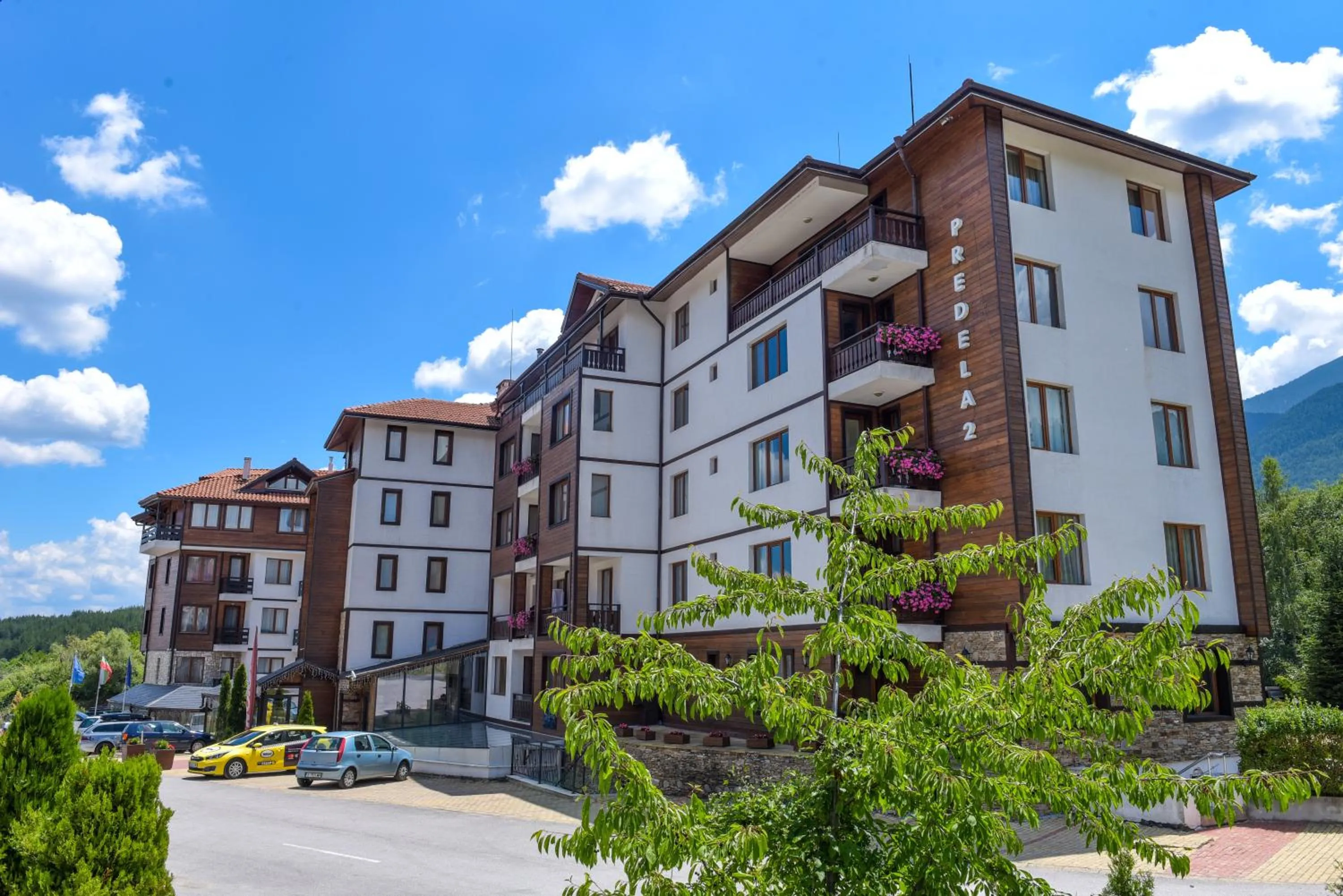 Property building in Predela 2 Aparthotel