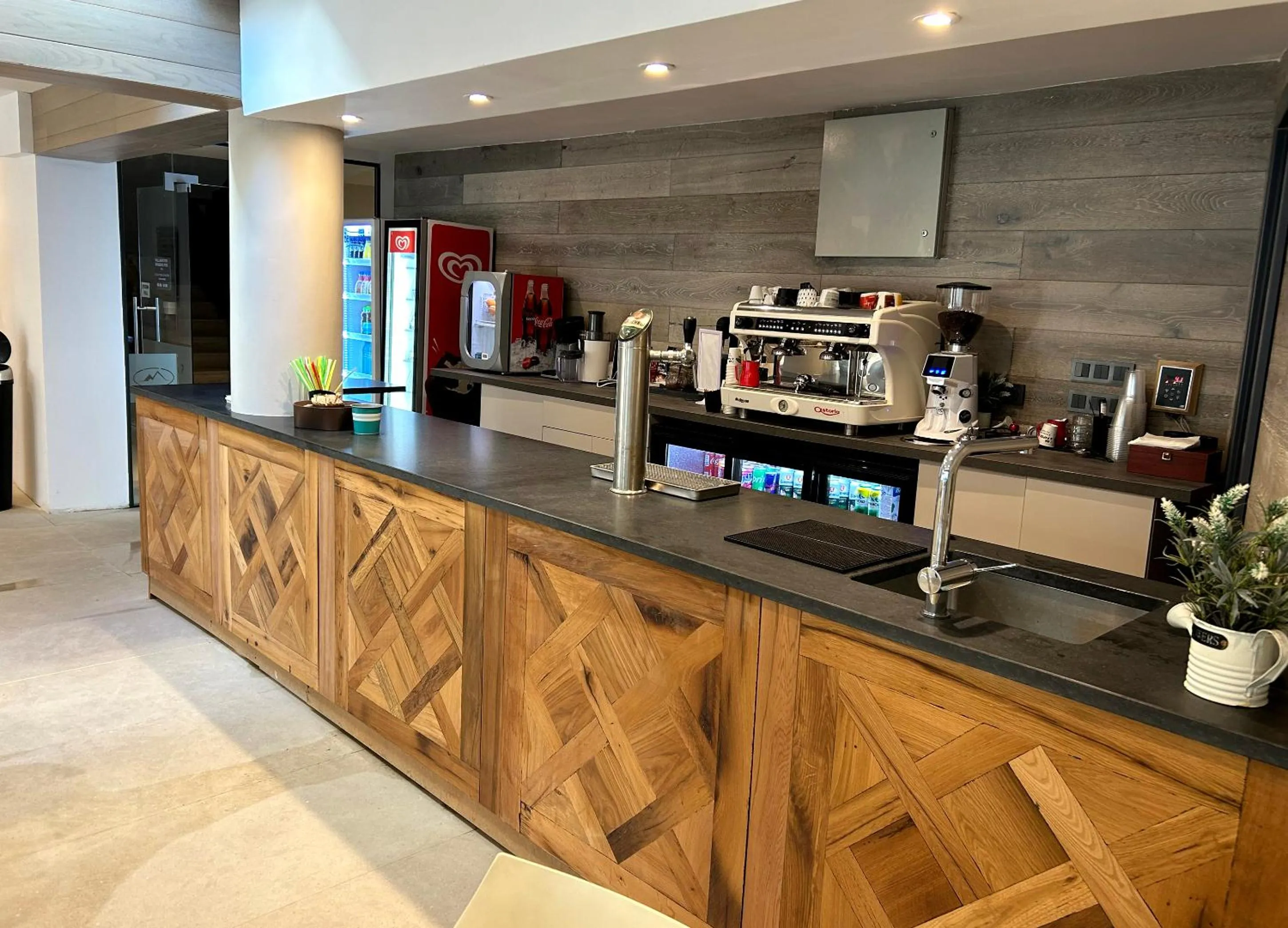 Lounge or bar in Predela 2 Aparthotel