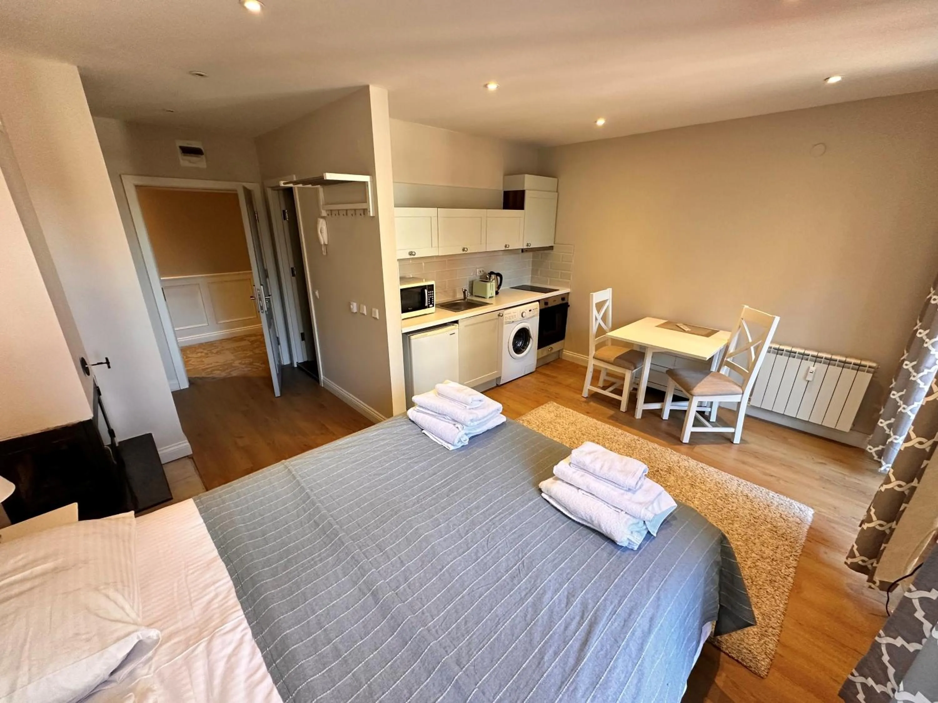 Dining area, Bed in Predela 2 Aparthotel