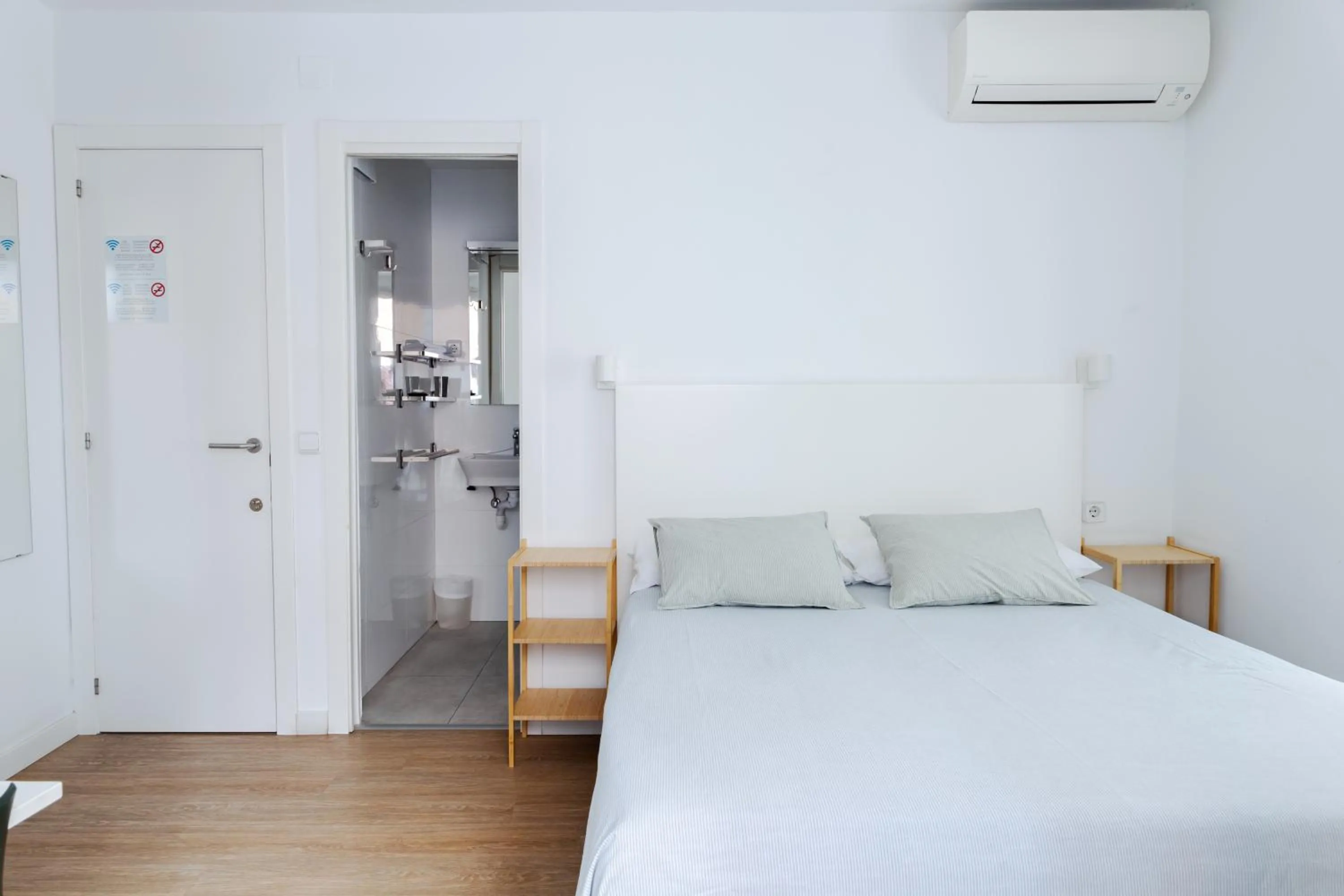 Photo of the whole room, Bed in Hostal La Zona