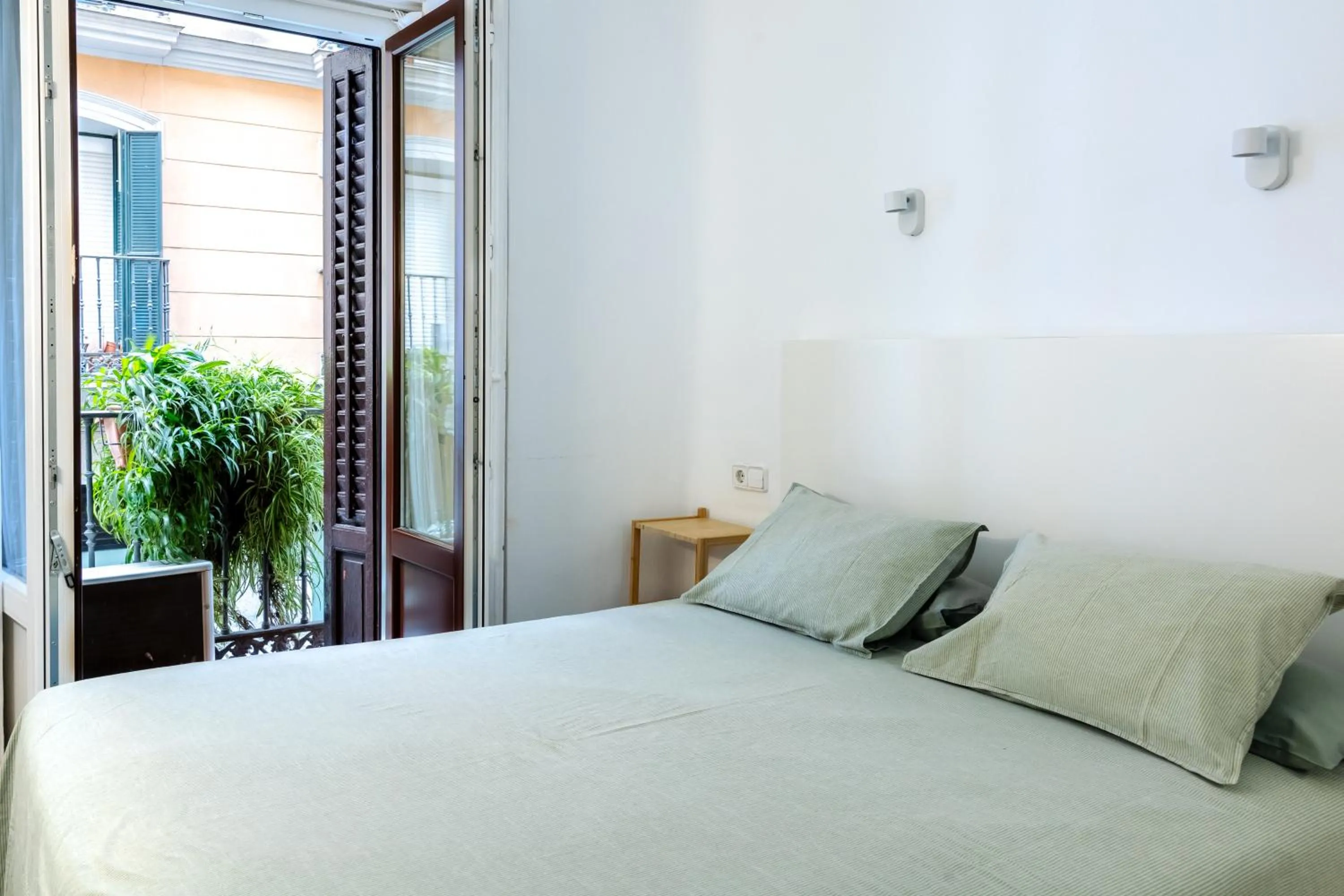 Balcony/Terrace, Bed in Hostal La Zona