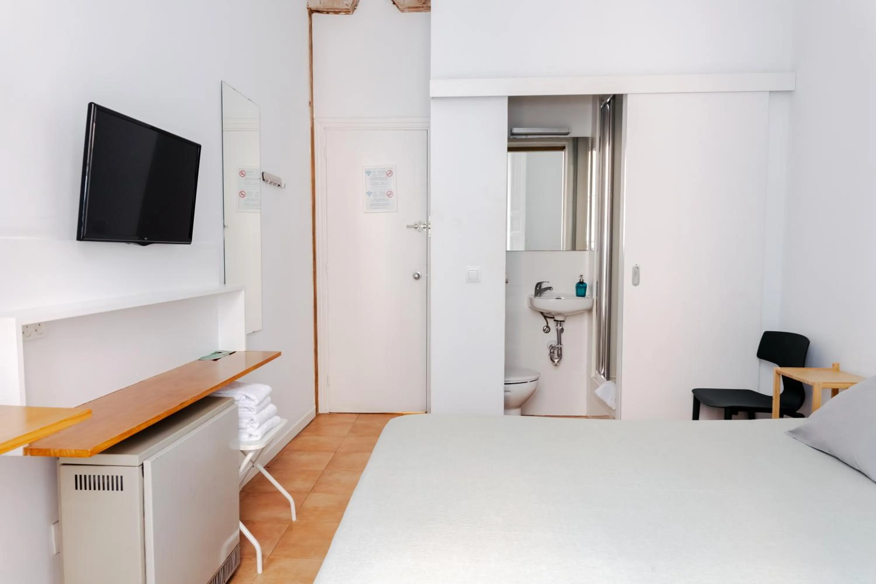 Photo of the whole room in Hostal La Zona