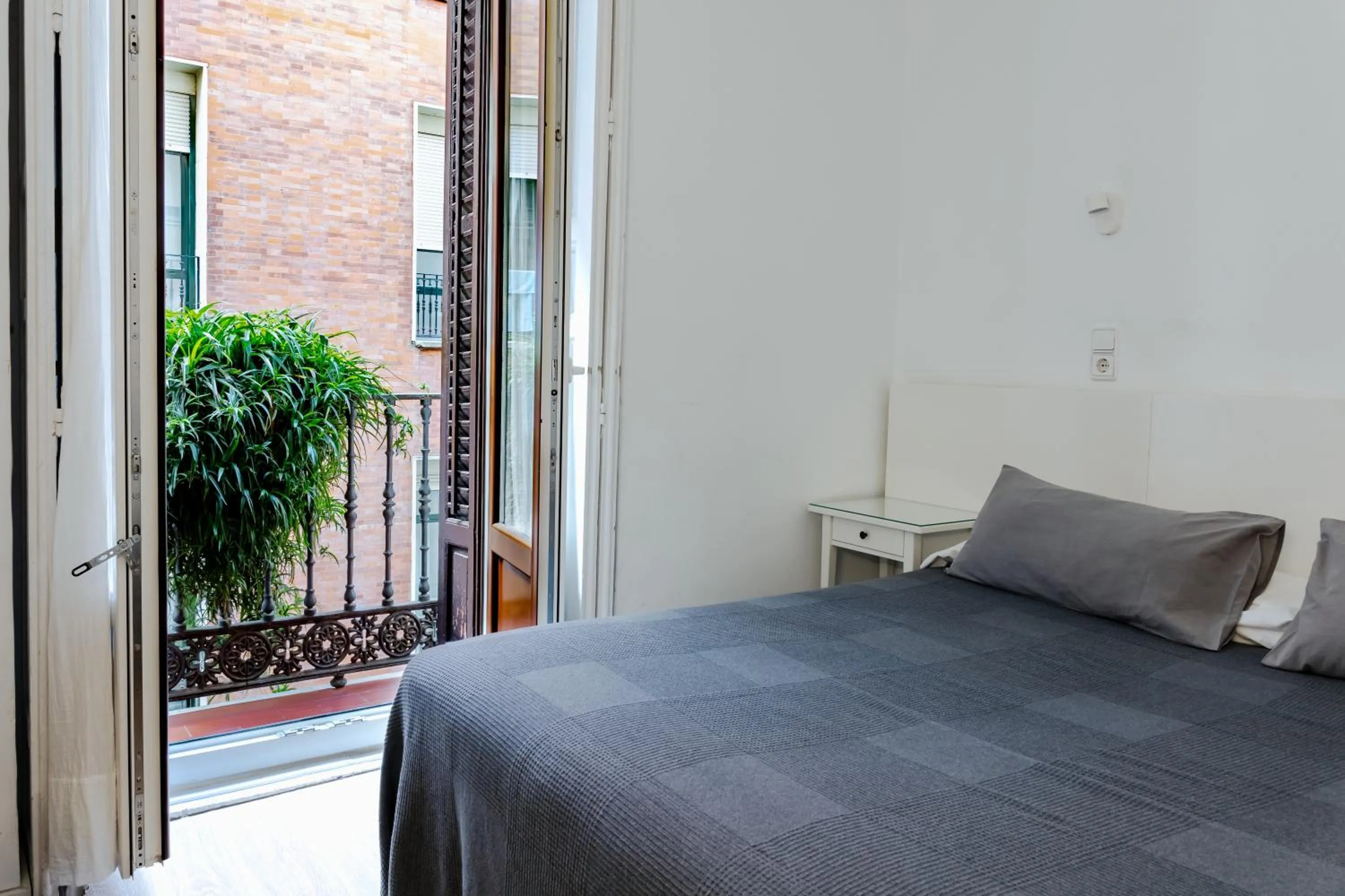 Balcony/Terrace, Bed in Hostal La Zona