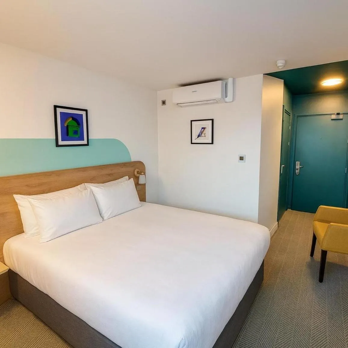 Photo of the whole room, Bed in Garner Hotel Rotherham East by IHG