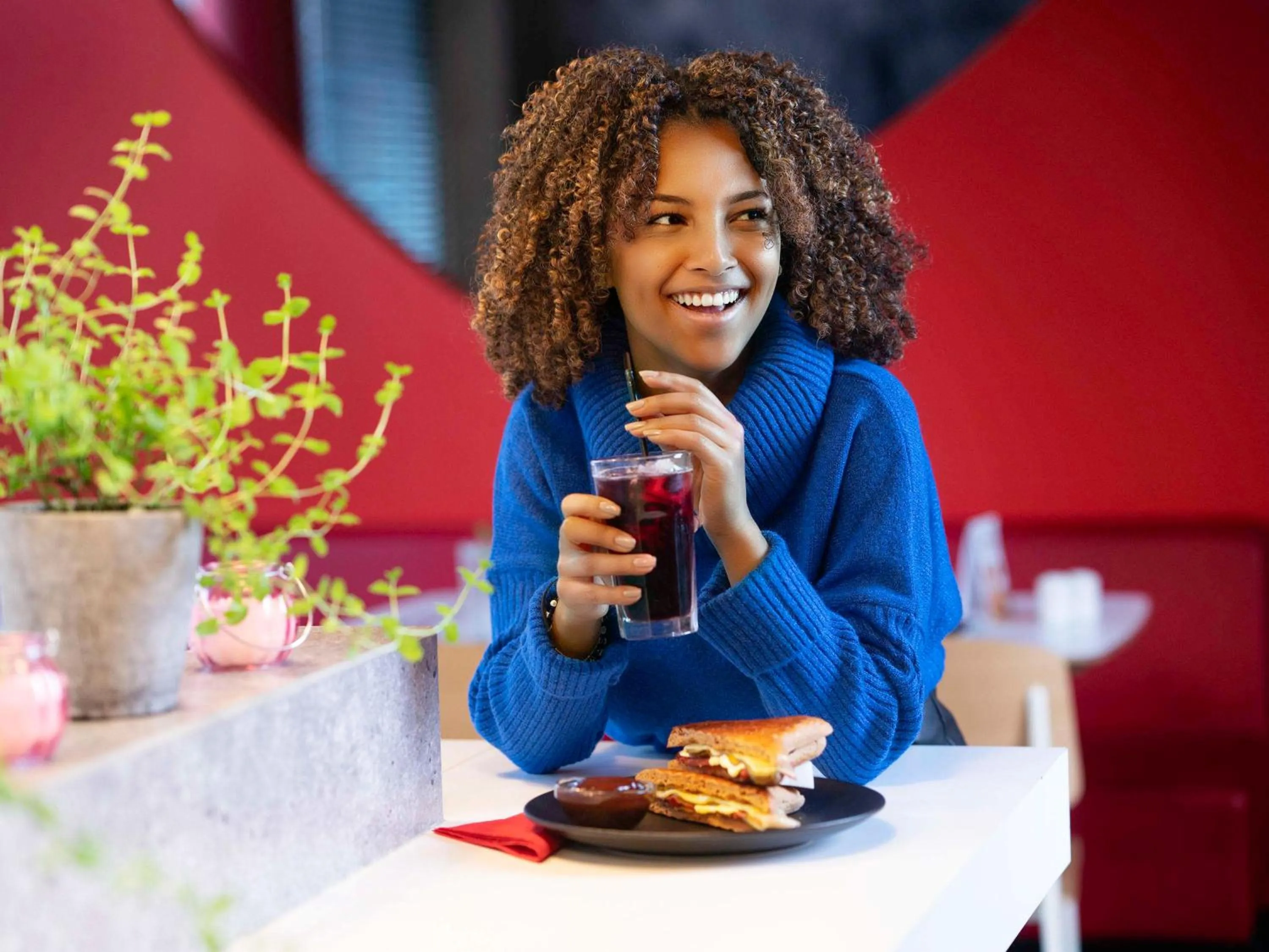 Lounge or bar in ibis Rotherham East – (M18 / M1)