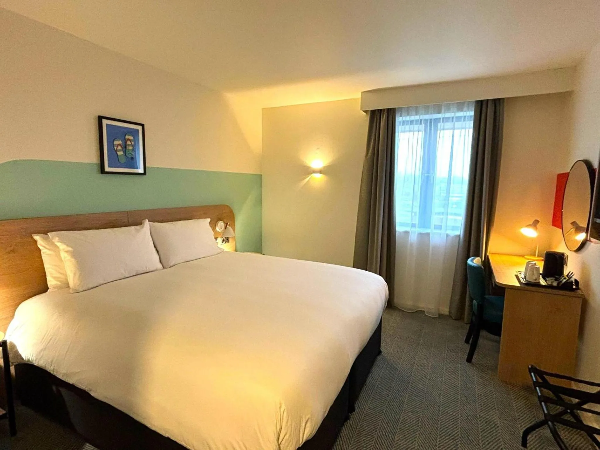 Photo of the whole room, Bed in Garner Hotel Rotherham East by IHG