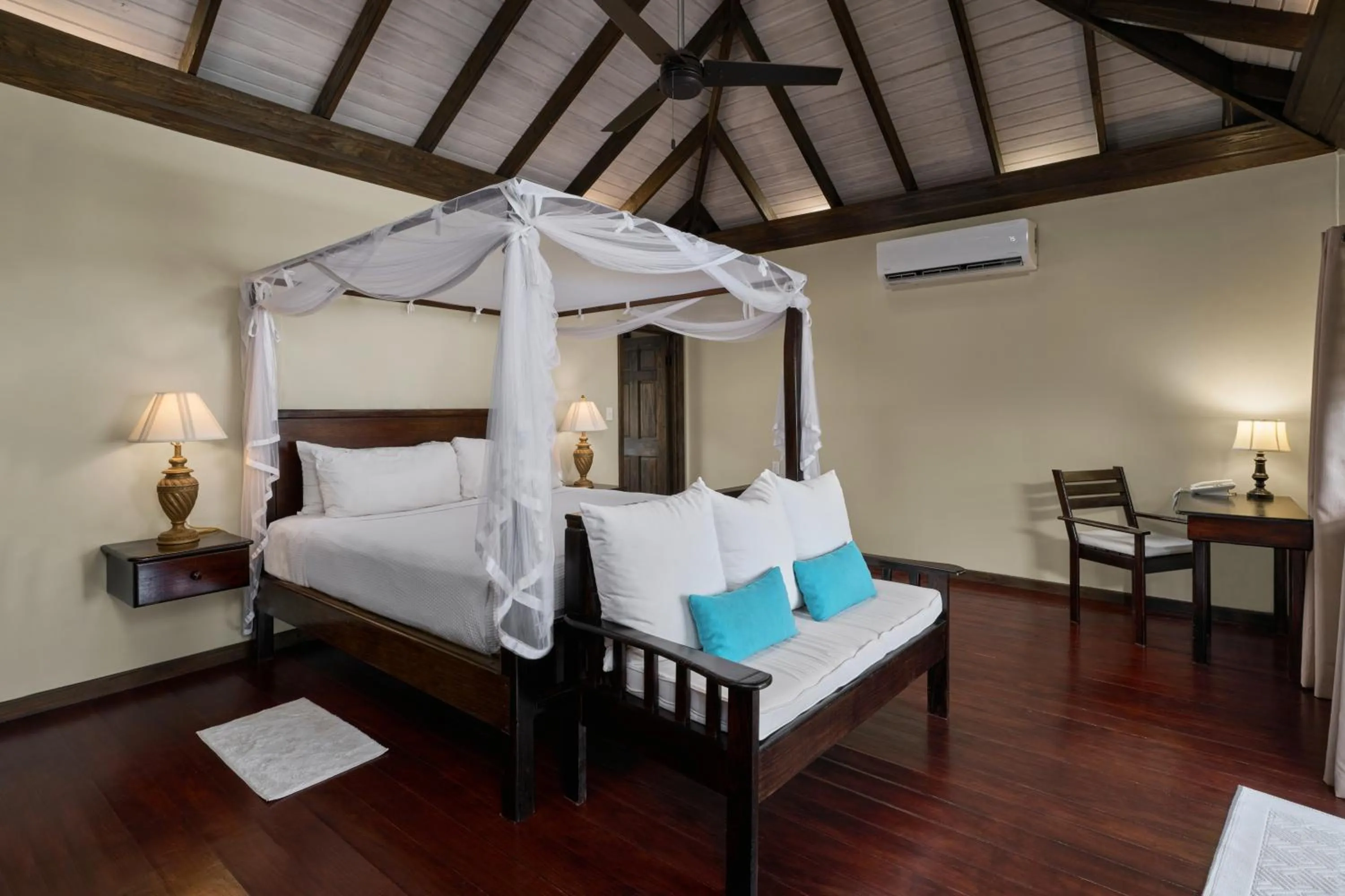 Bedroom, Bed in Keyonna Beach - All Inclusive - Couples Only