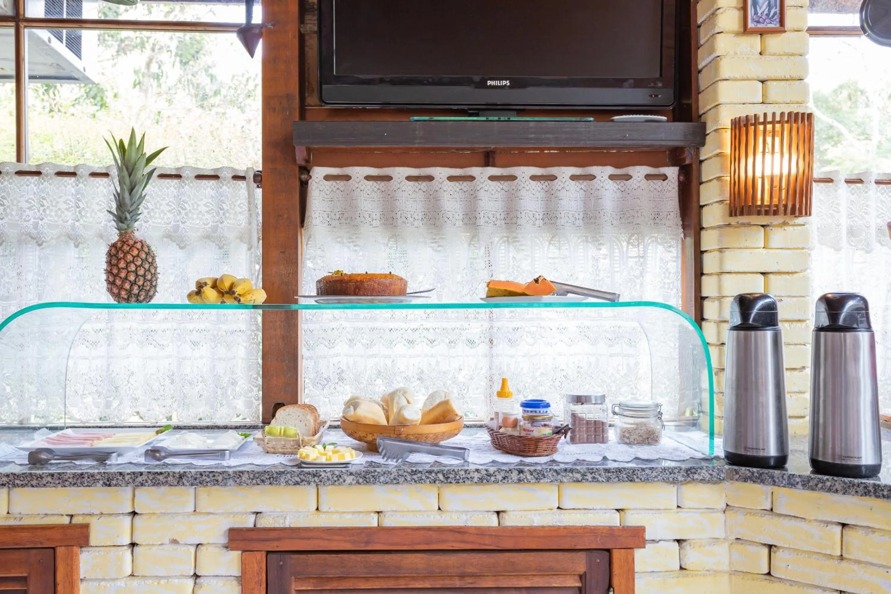 Buffet breakfast in Wood House