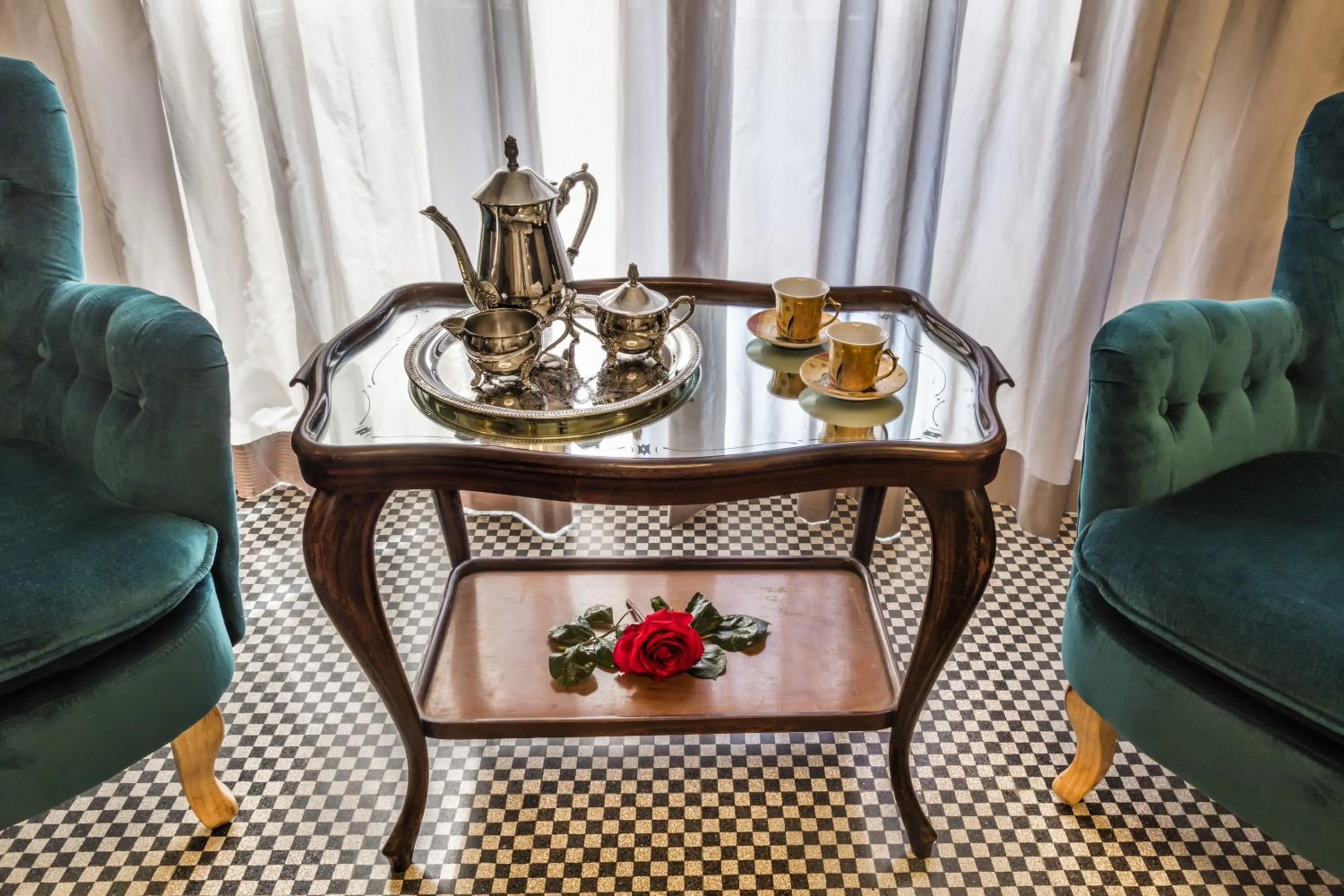 Decorative detail in Manzoni 46 - Ospitalità siciliana