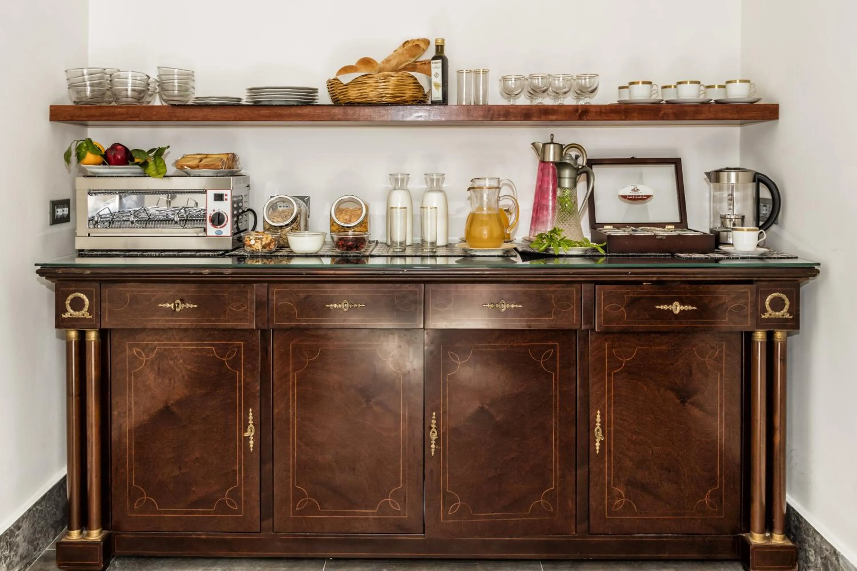 Food and drinks in Manzoni 46 - Ospitalità siciliana