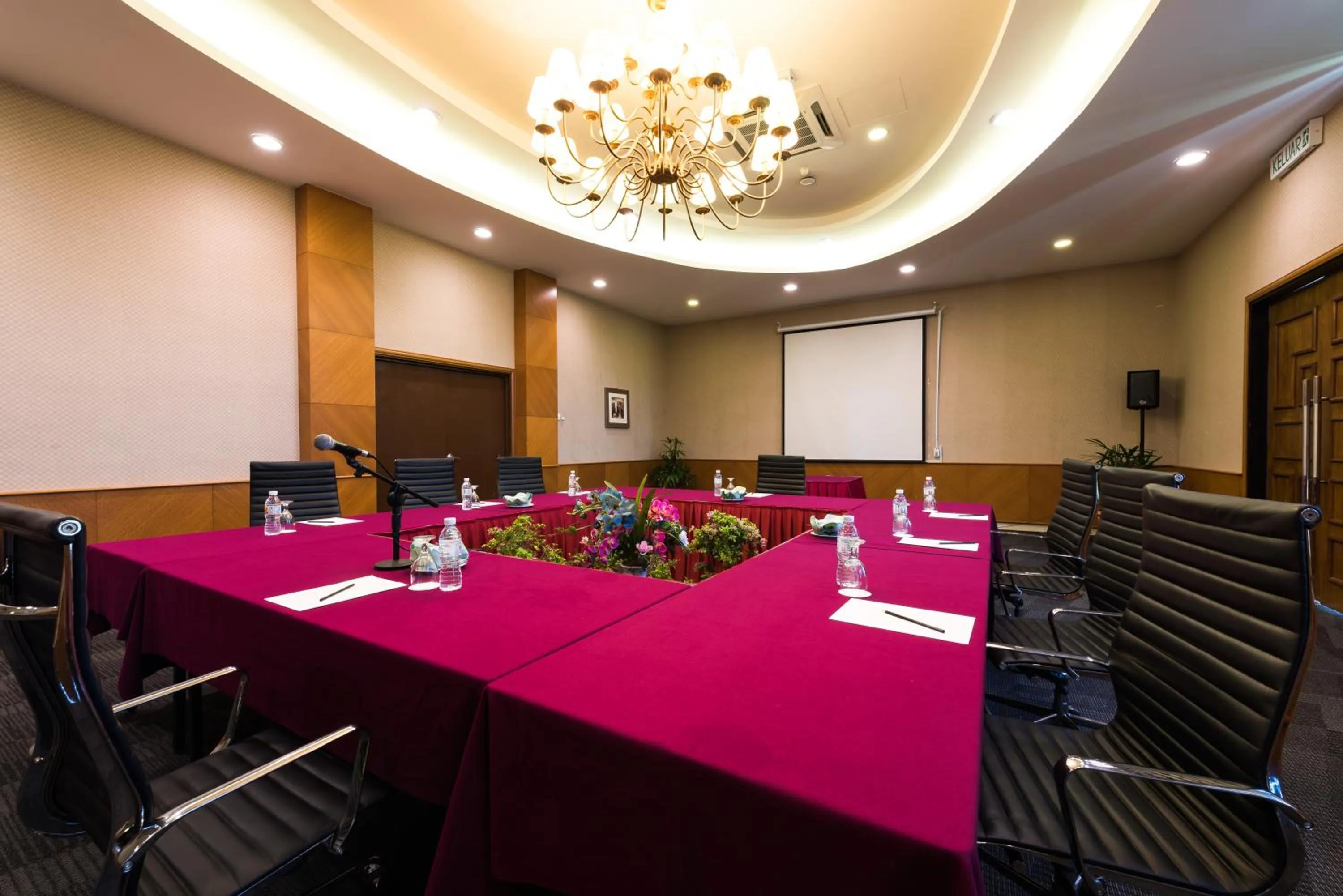 Business facilities in Tok Aman Bali Beach Resort @ Beachfront