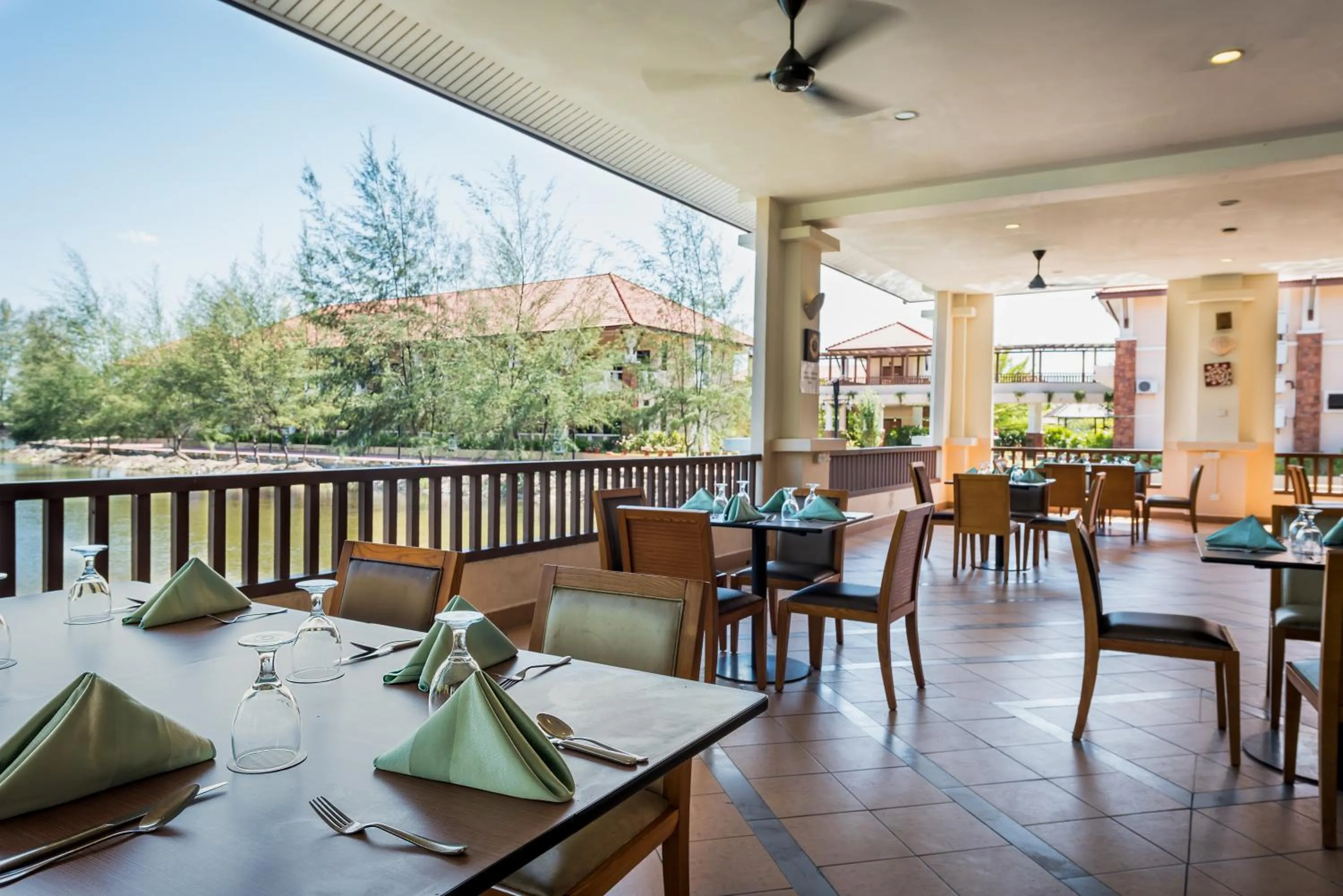 Restaurant/places to eat in Tok Aman Bali Beach Resort @ Beachfront