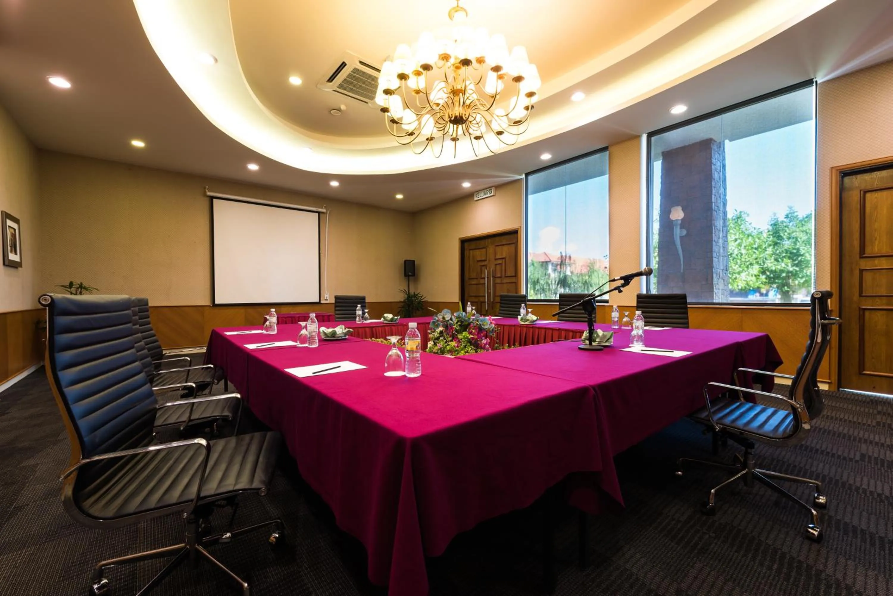 Business facilities in Tok Aman Bali Beach Resort @ Beachfront
