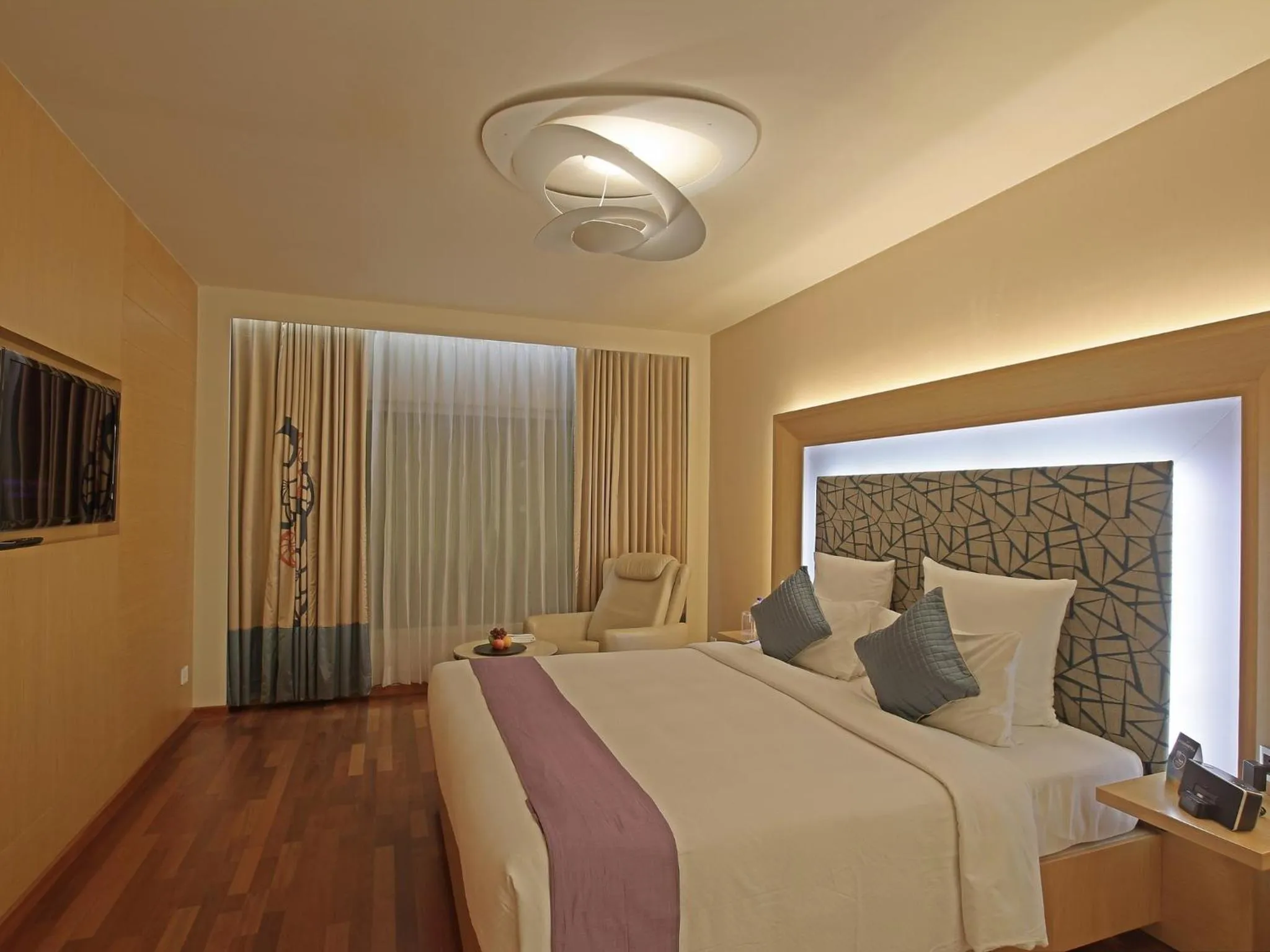 Photo of the whole room, Bed in Novotel Visakhapatnam Varun Beach