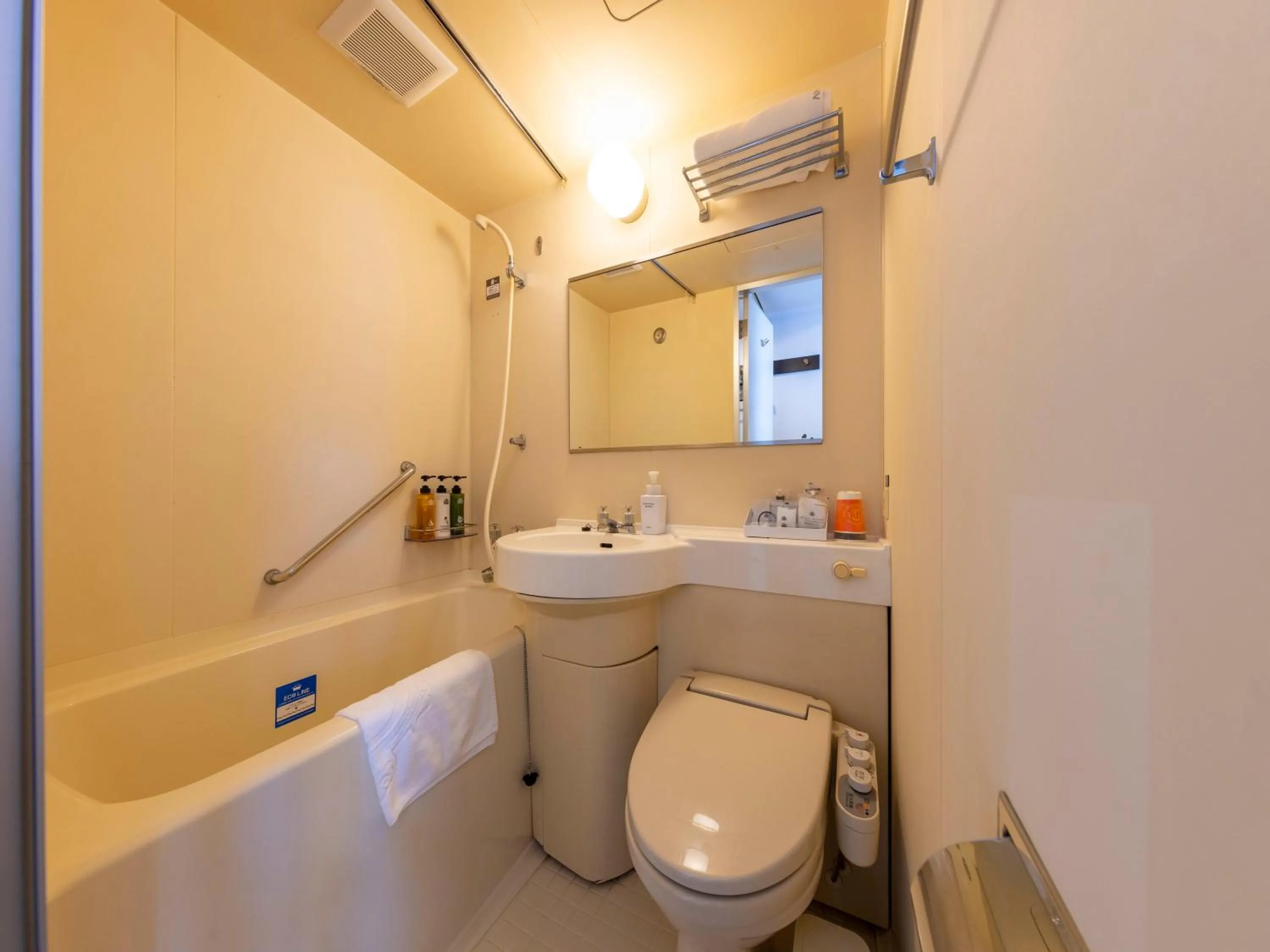 Bathroom in APA Hotel Komatsu