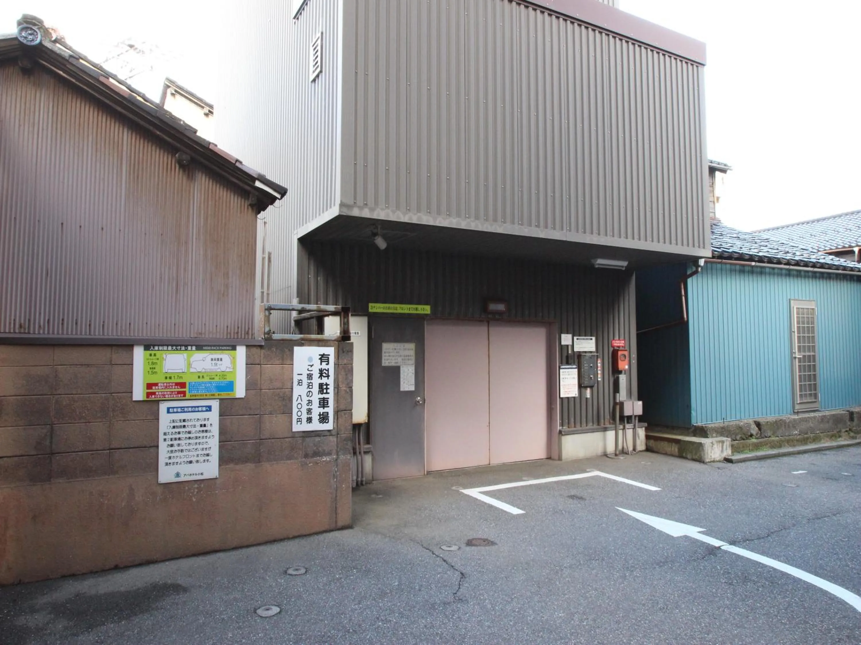 Parking in APA Hotel Komatsu Grand