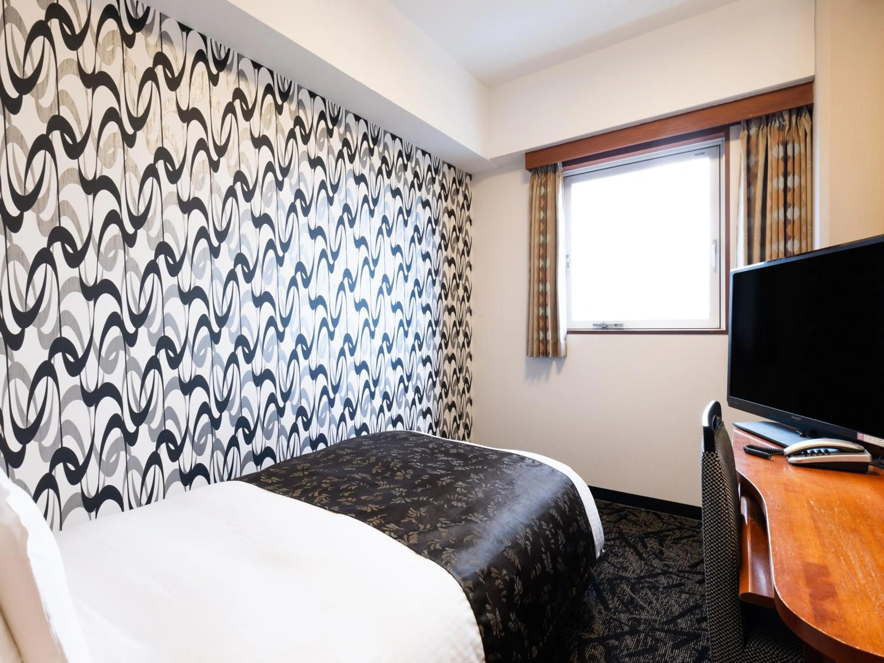 Photo of the whole room, Bed in APA Hotel Kanazawa Nomachi