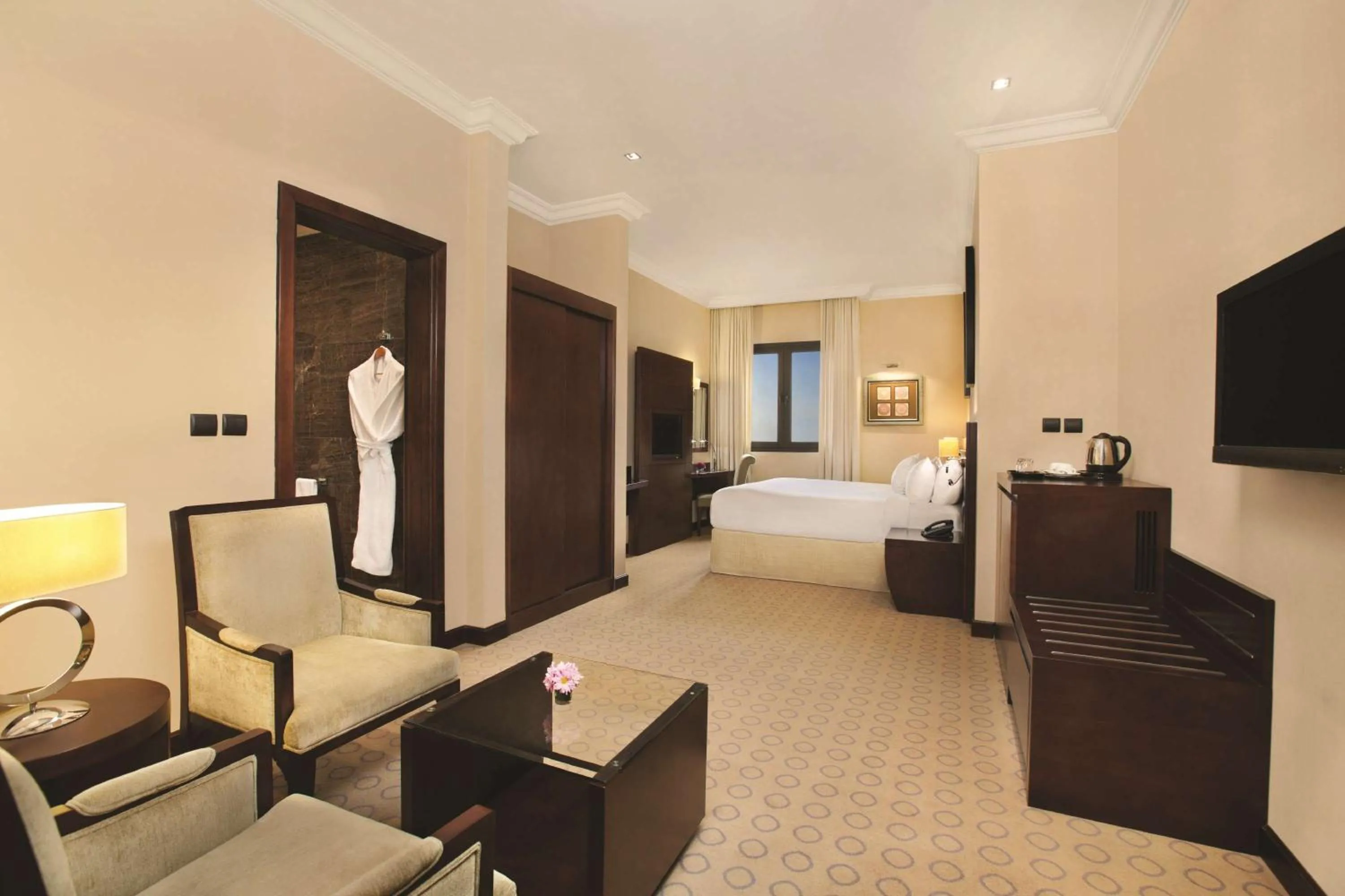 Bedroom, Bed in DoubleTree by Hilton Dhahran